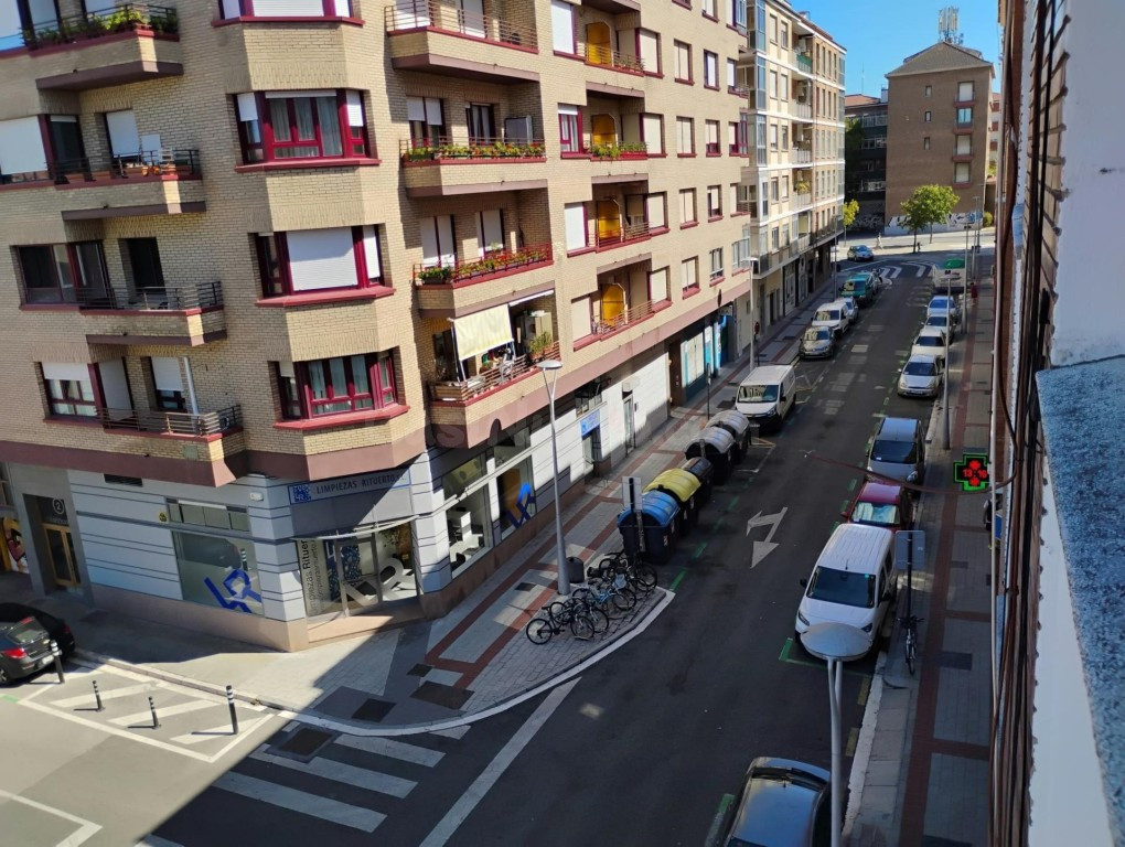 Se vente piso en zona inmejorable de Vitoria -Gasteiz - foto 4