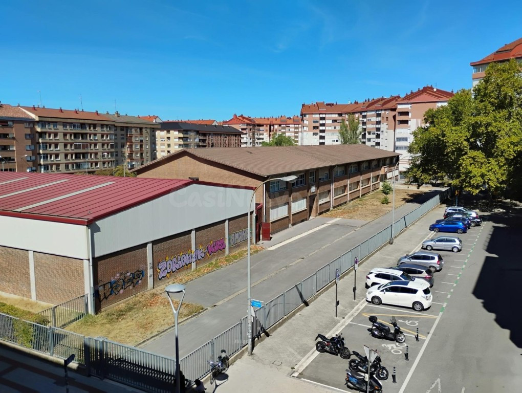 Se vente piso en zona inmejorable de Vitoria -Gasteiz - foto 5