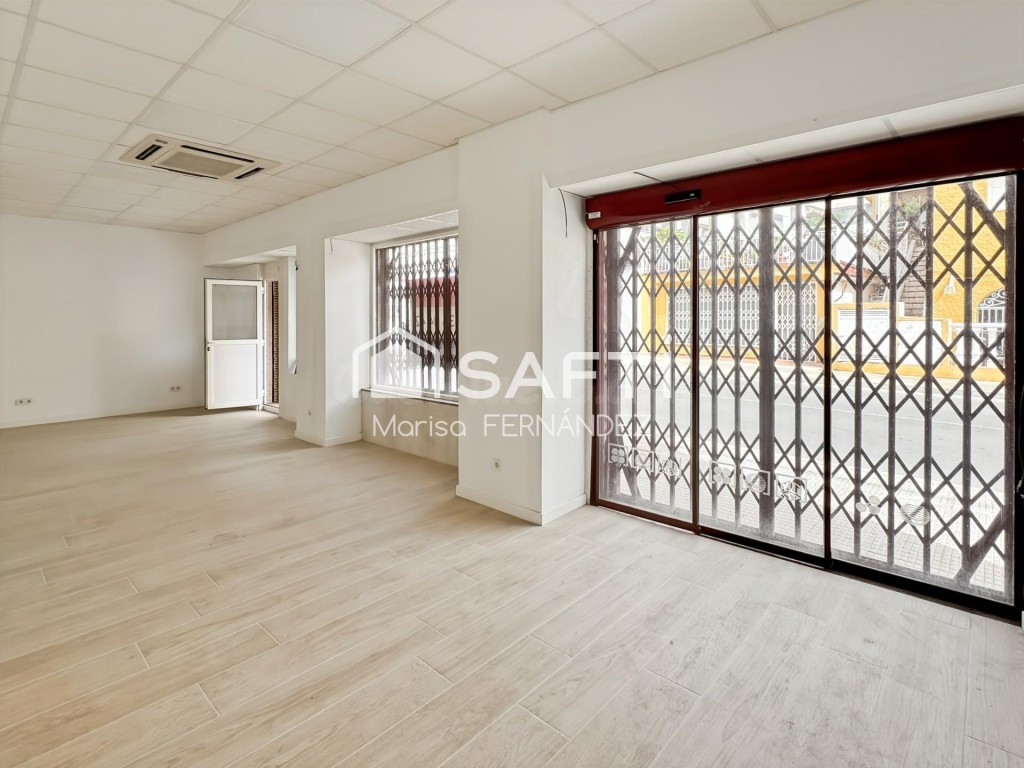 LOCAL COMERCIAL DE 50 M. EN PLAYA MUCHAVISTA -- (No admite c