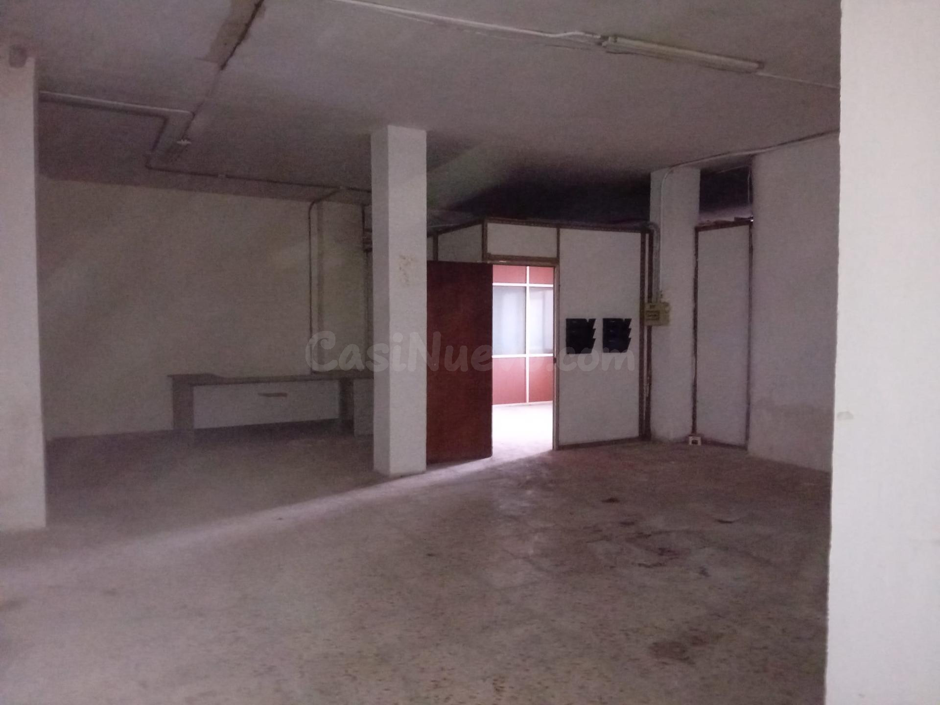 ALQUILER de AMPLIO LOCAL COMERCIAL - ESQUINA!!