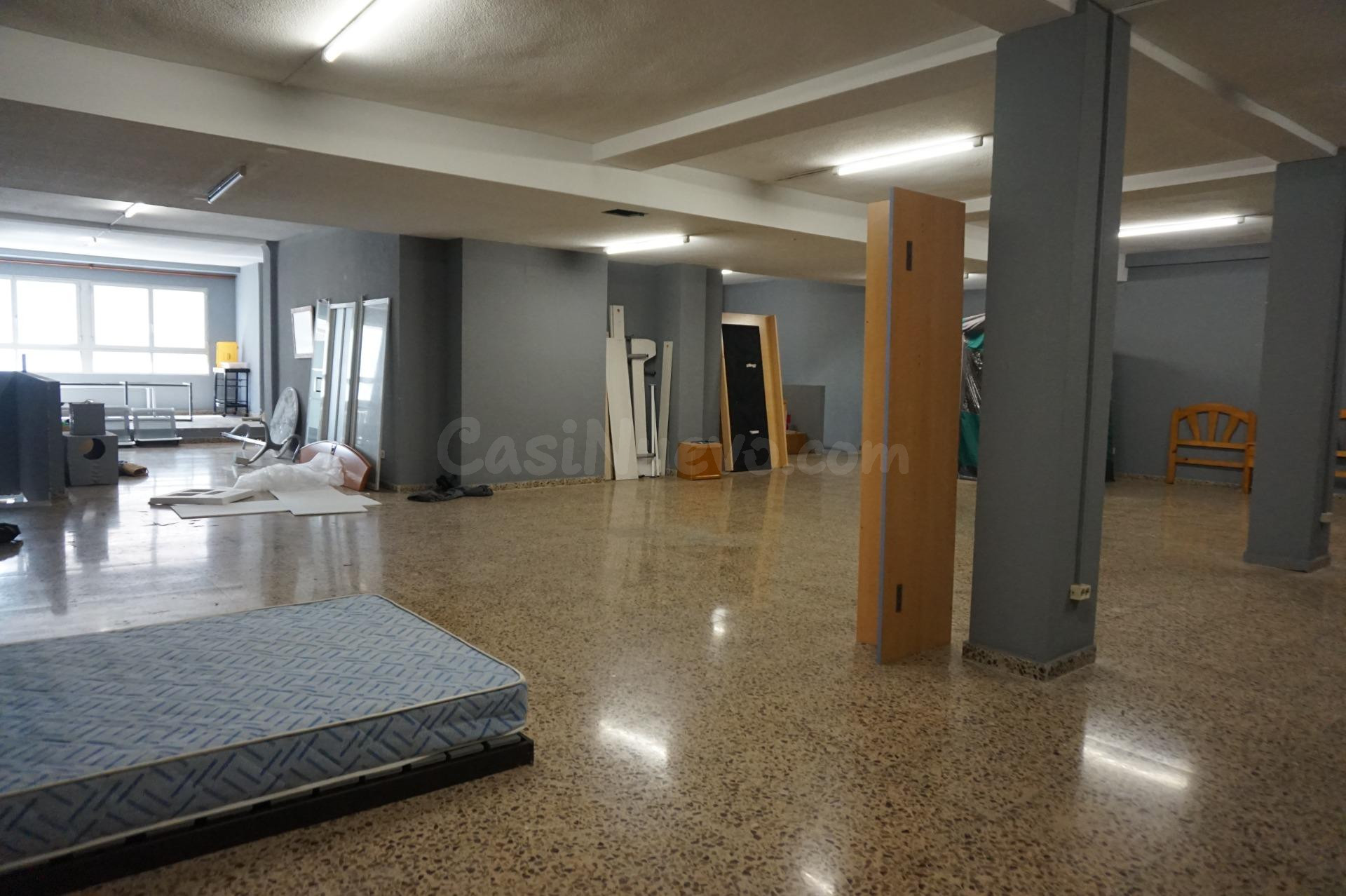 Local de 185 m2 -con 2 alturas!! Ideal Inversores con ideas! - foto 3