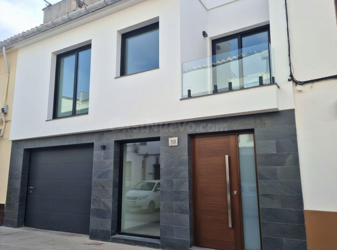 Solar urbano de 157 m2 con 7 m de fachada en Calle La Font –