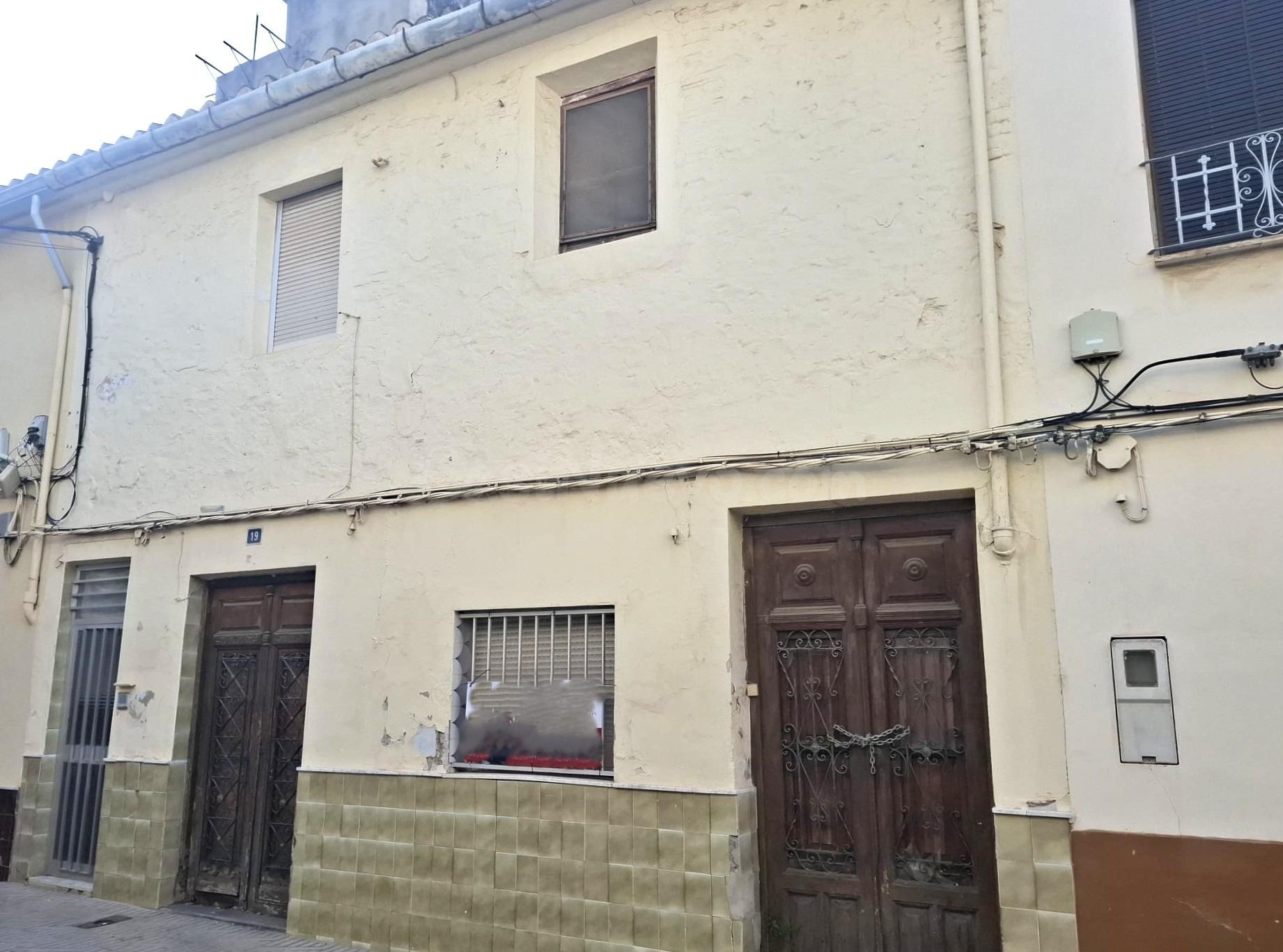 Solar urbano de 157 m2 con 7 m de fachada en Calle La Font – - foto 2