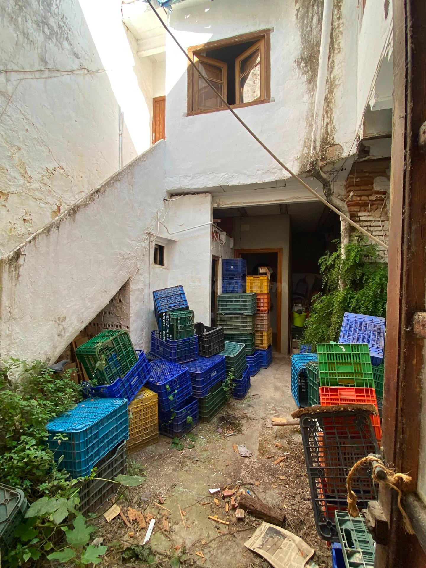 Solar urbano de 157 m2 con 7 m de fachada en Calle La Font – - foto 3