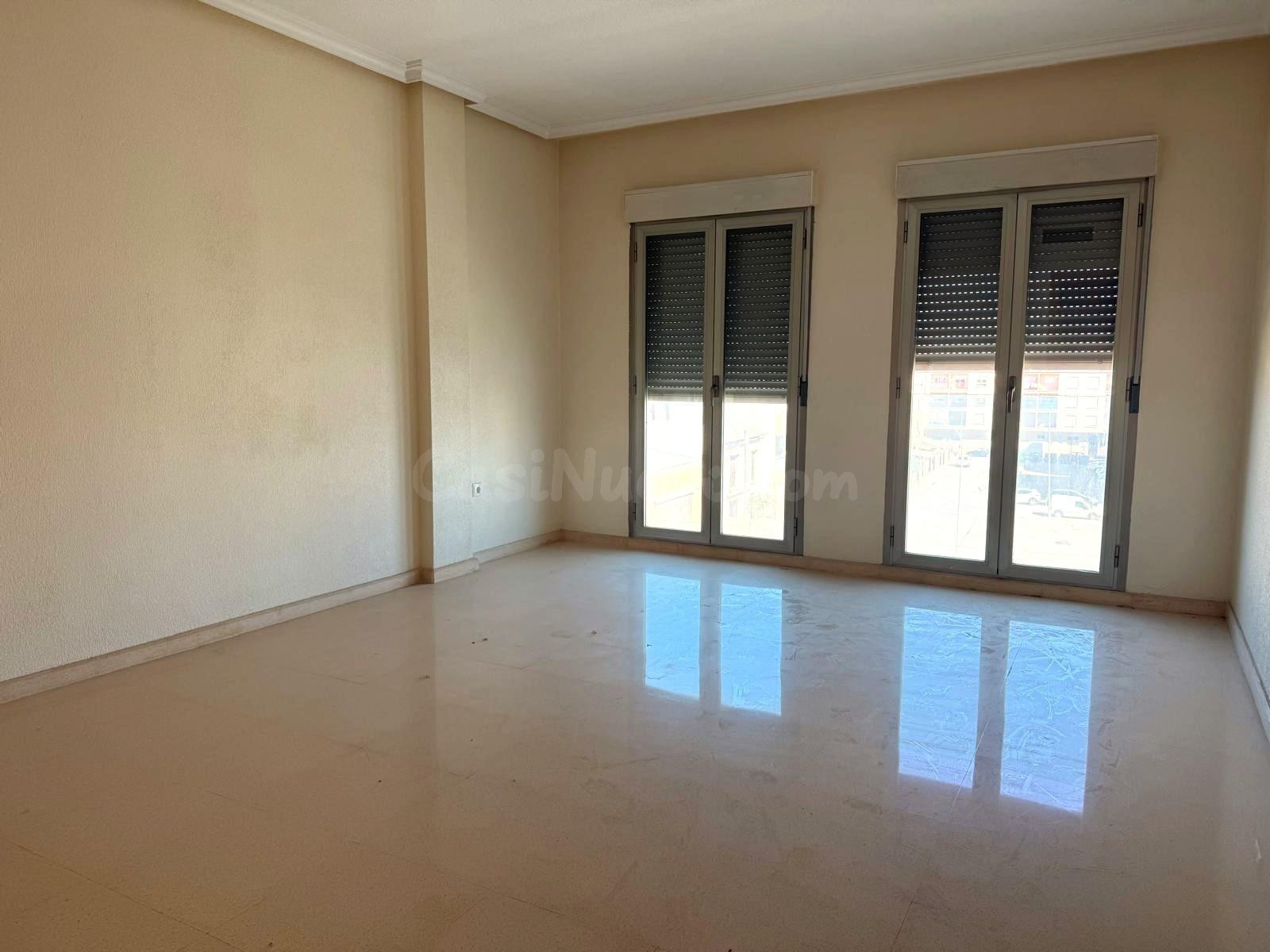 Amplia vivienda con garaje y trastero en Albatera