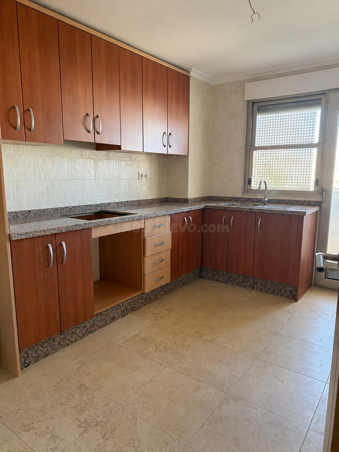 Amplia vivienda con garaje y trastero en Albatera - foto 5