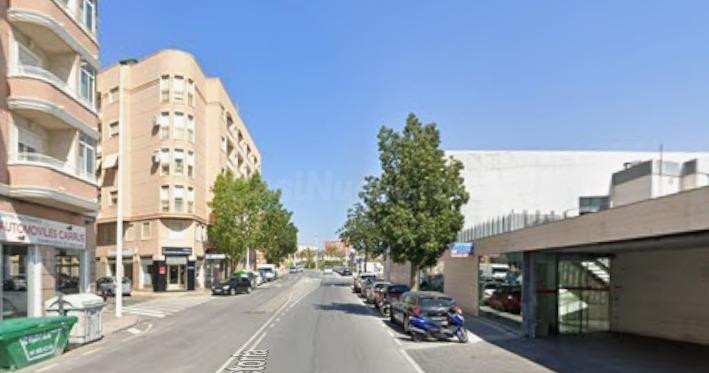 Local comercial diáfano con altillo y sotano en zona Carrus - foto 2