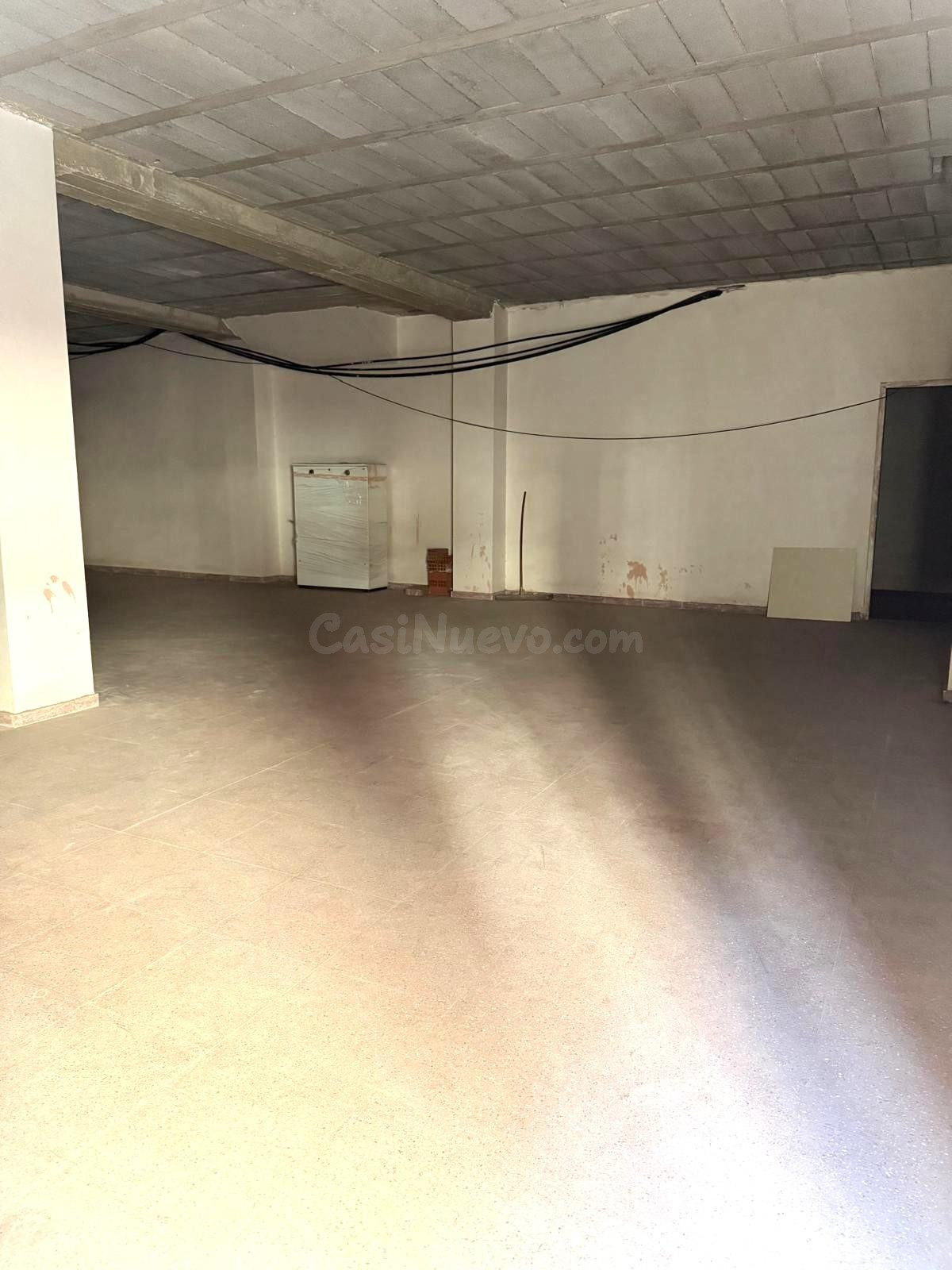 Local comercial diáfano con altillo y sotano en zona Carrus - foto 4