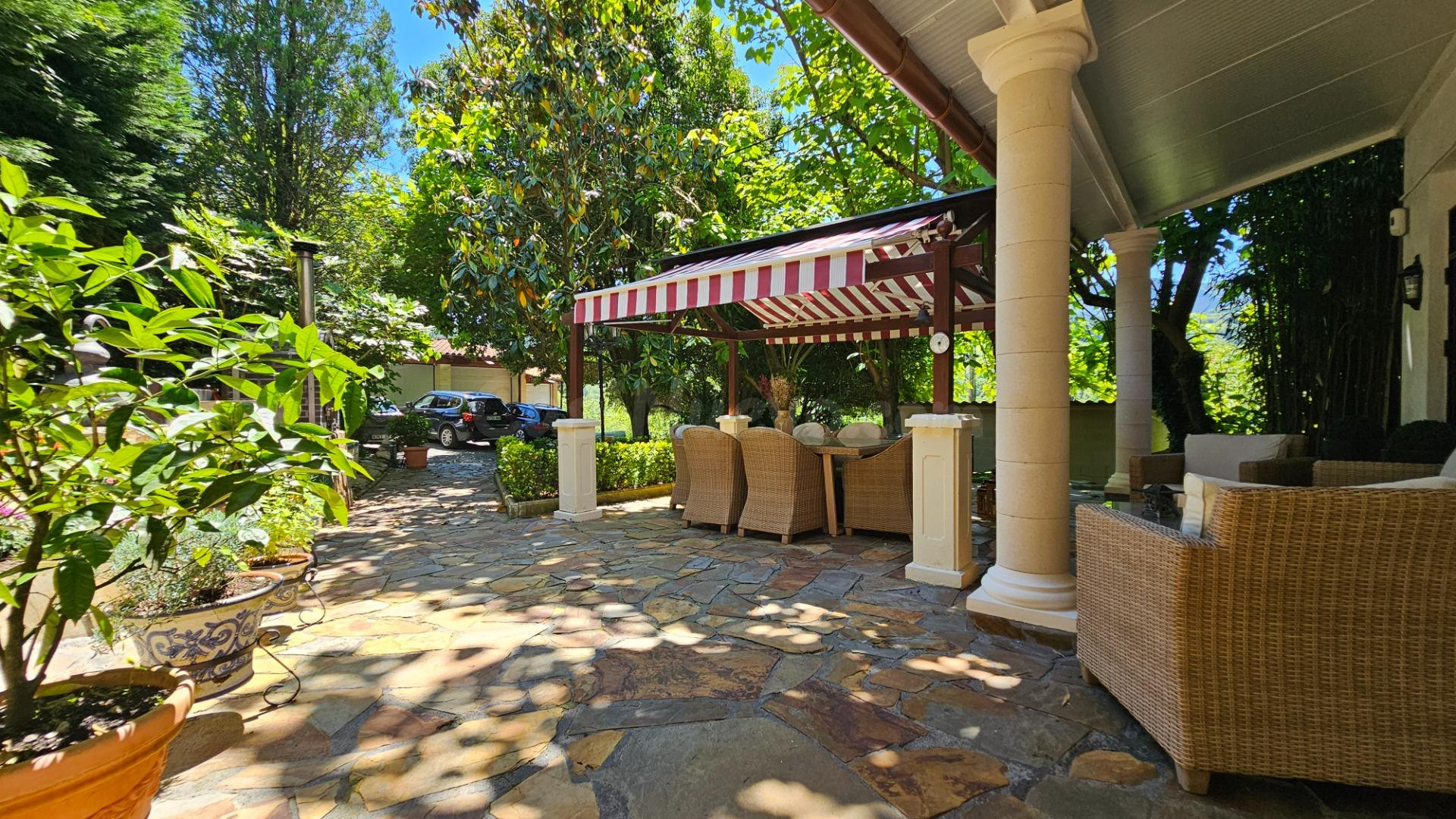 Casa con piscina en Güeñes