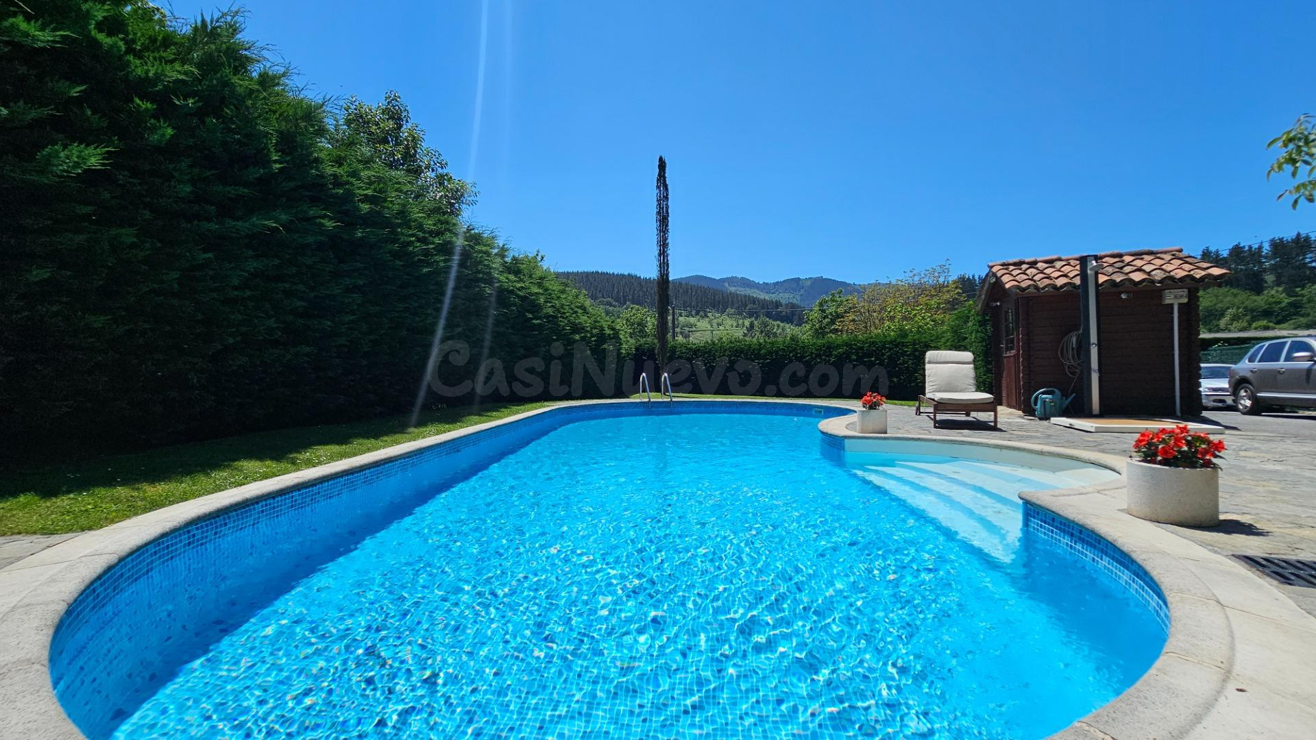 Casa con piscina en Güeñes - foto 4