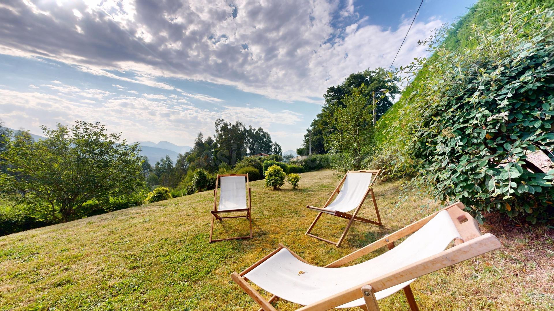 Chalet bifamiliar seminuevo con jardín en Zalla, con vistas  - foto 4