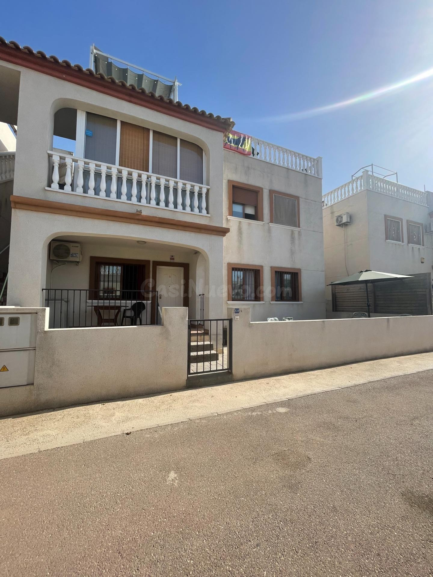 Encantador Bungalow en Daya Vieja con Piscina y Gran Terraza