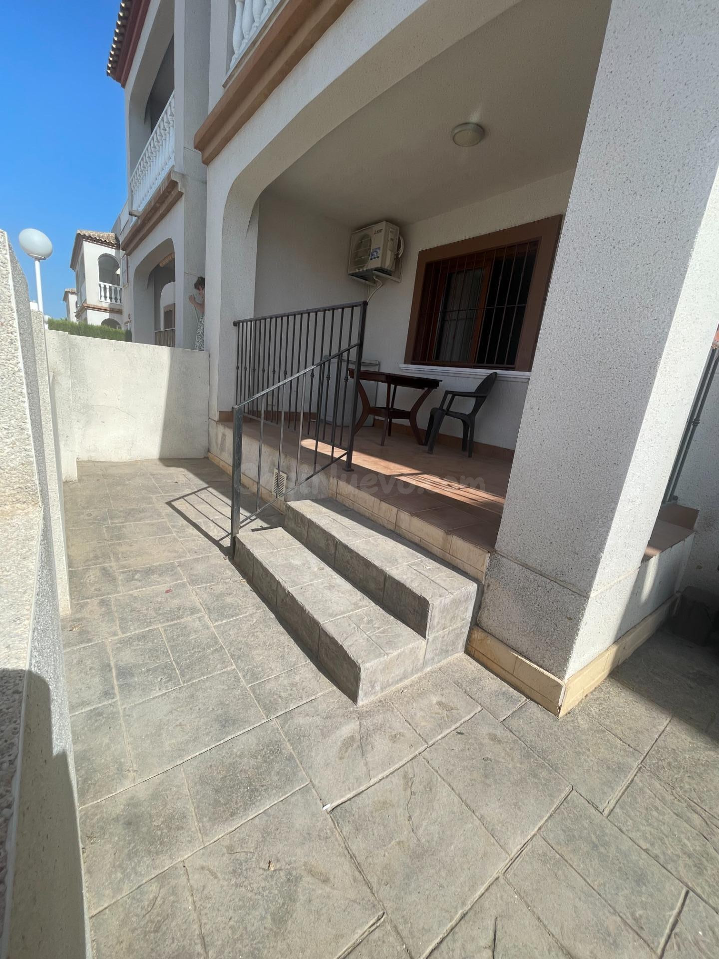 Encantador Bungalow en Daya Vieja con Piscina y Gran Terraza - foto 2