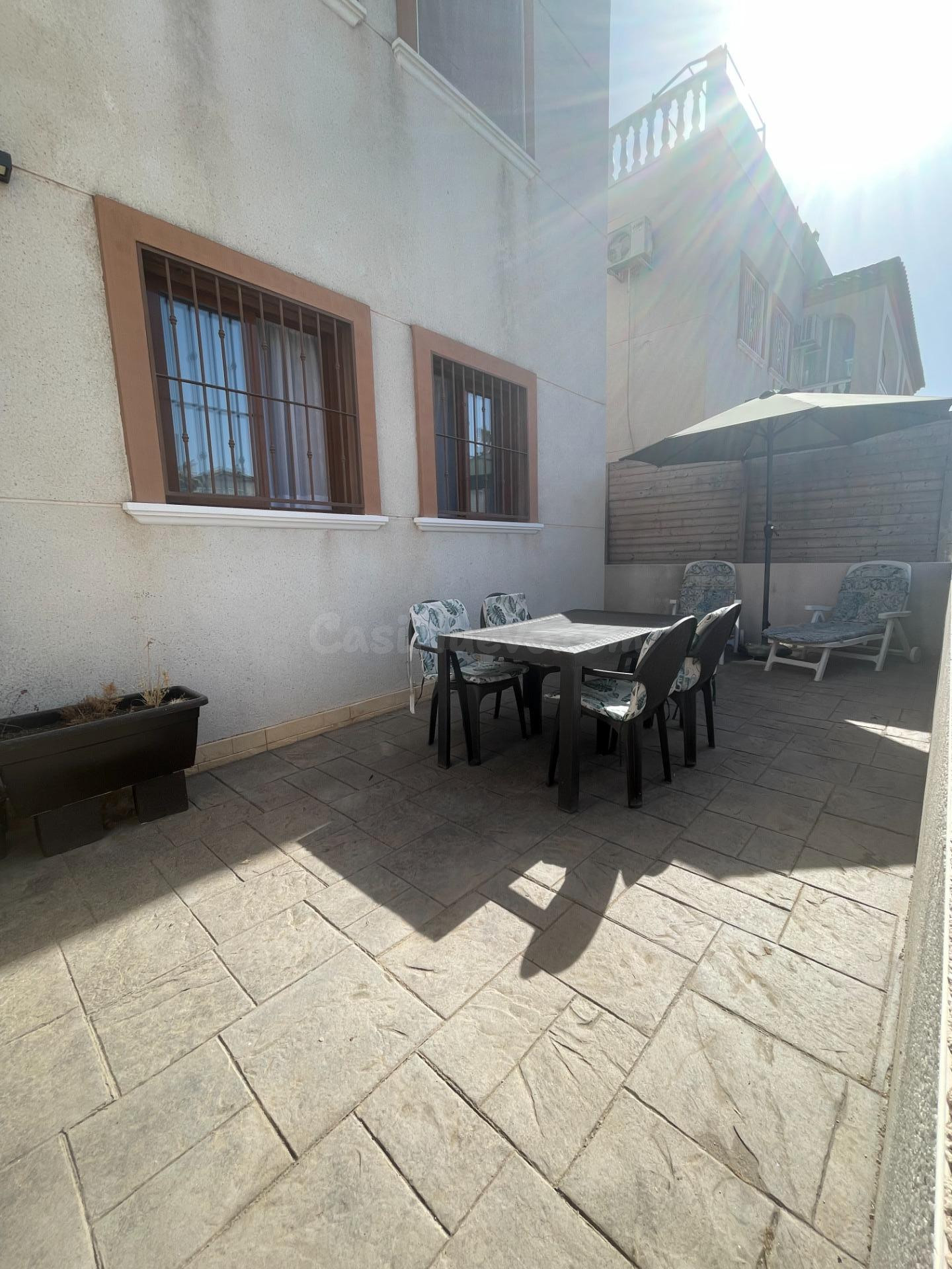 Encantador Bungalow en Daya Vieja con Piscina y Gran Terraza - foto 3