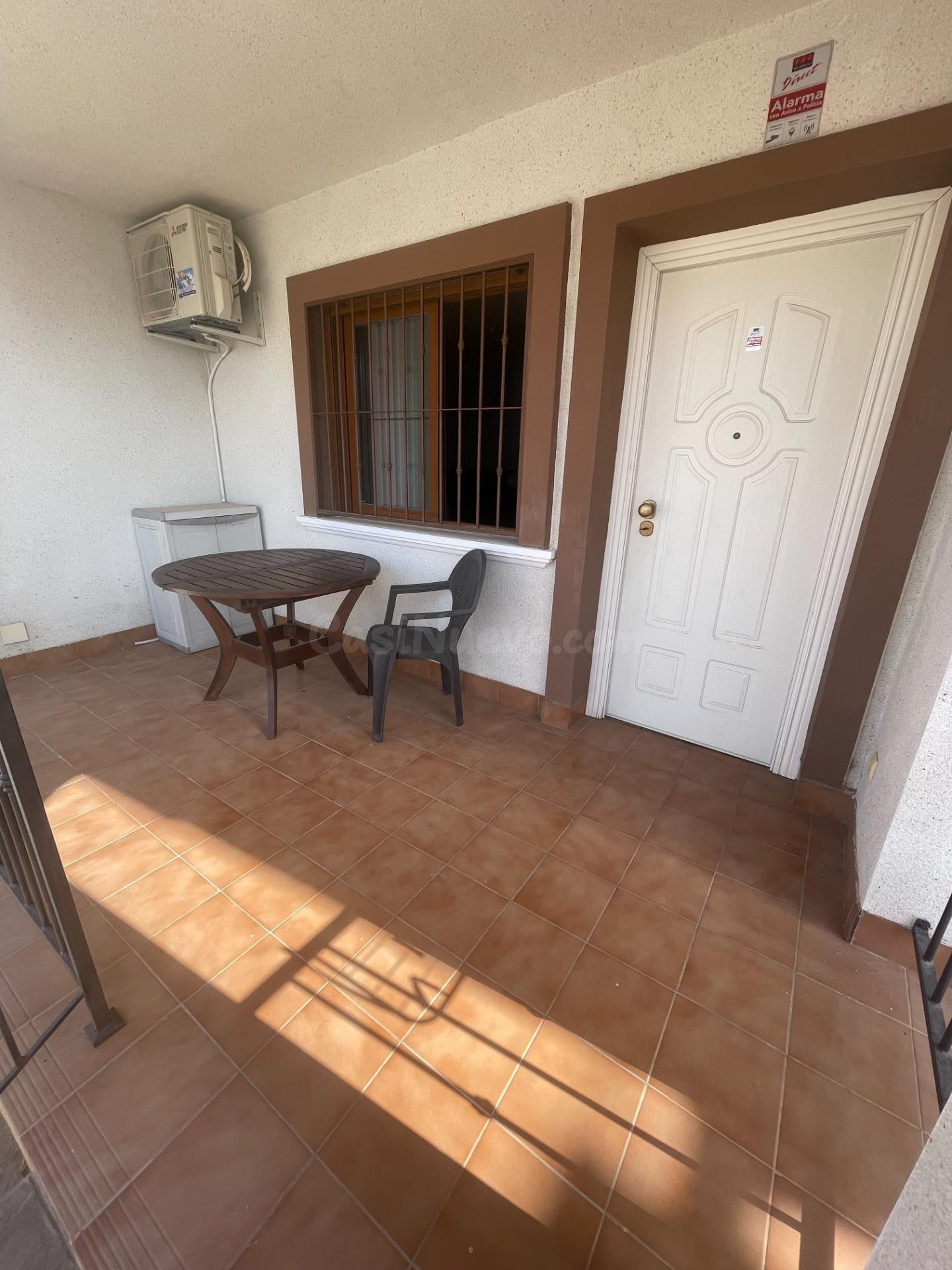 Encantador Bungalow en Daya Vieja con Piscina y Gran Terraza - foto 4