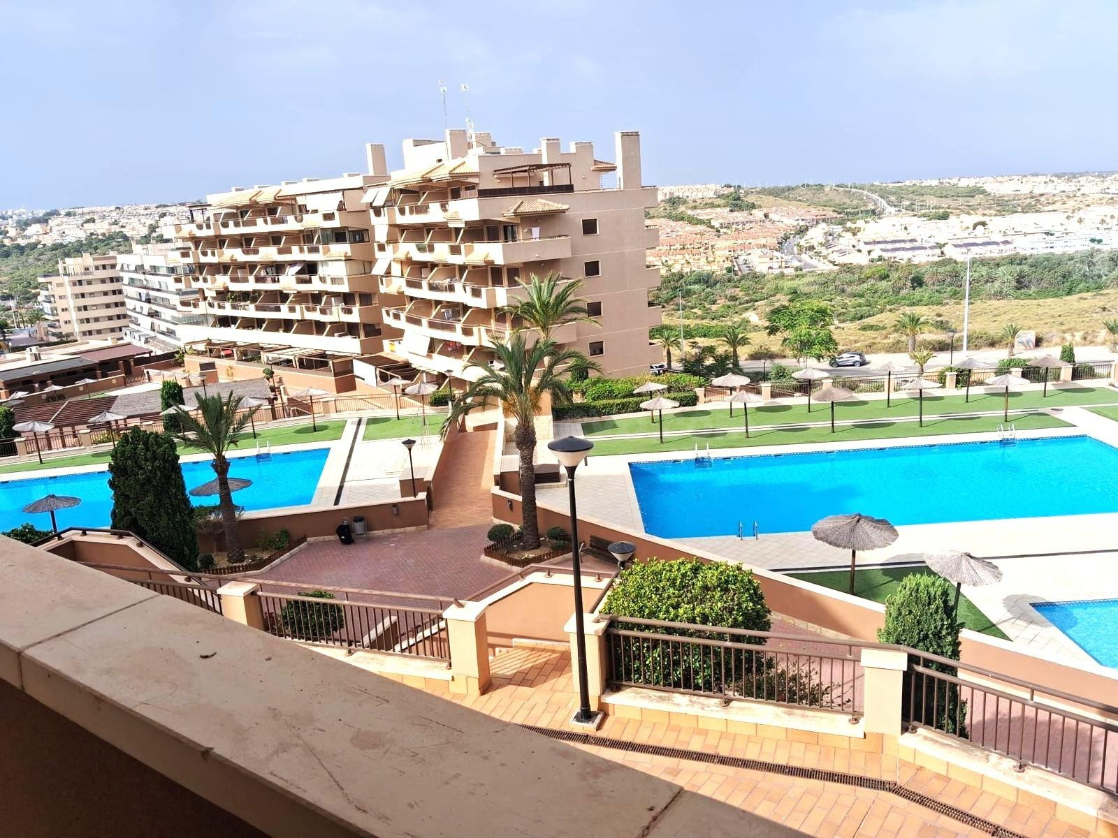 Se vende apartamento  luminoso esquina en Playa  Los Arenale