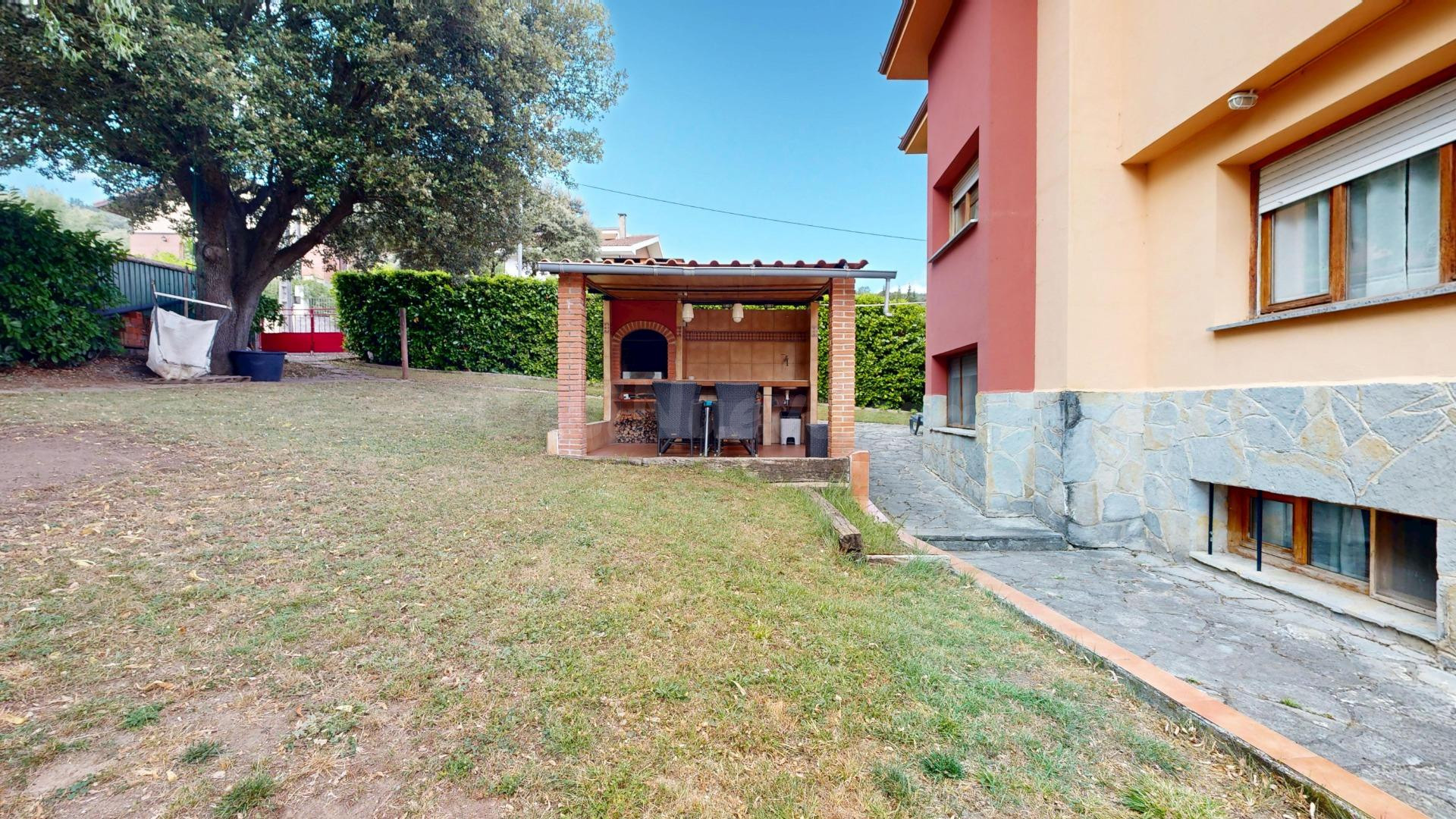 Chalet en urbanización con piscina - foto 5
