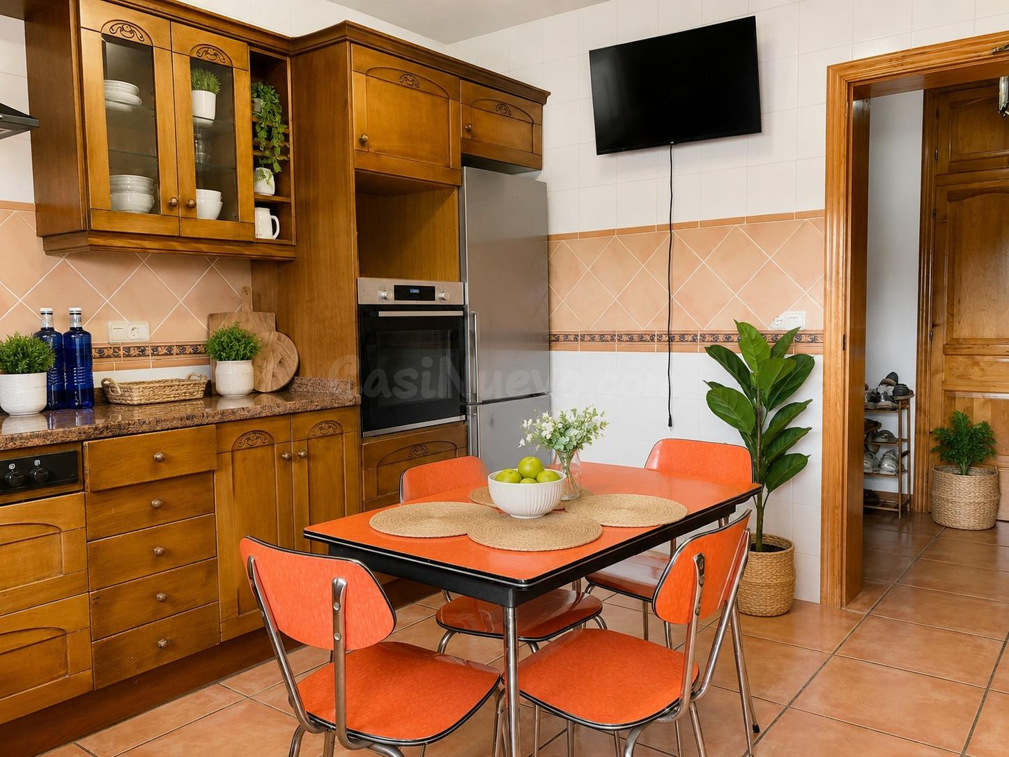 Chalet con carácter y gran potencial a pasos del puerto en X - foto 4