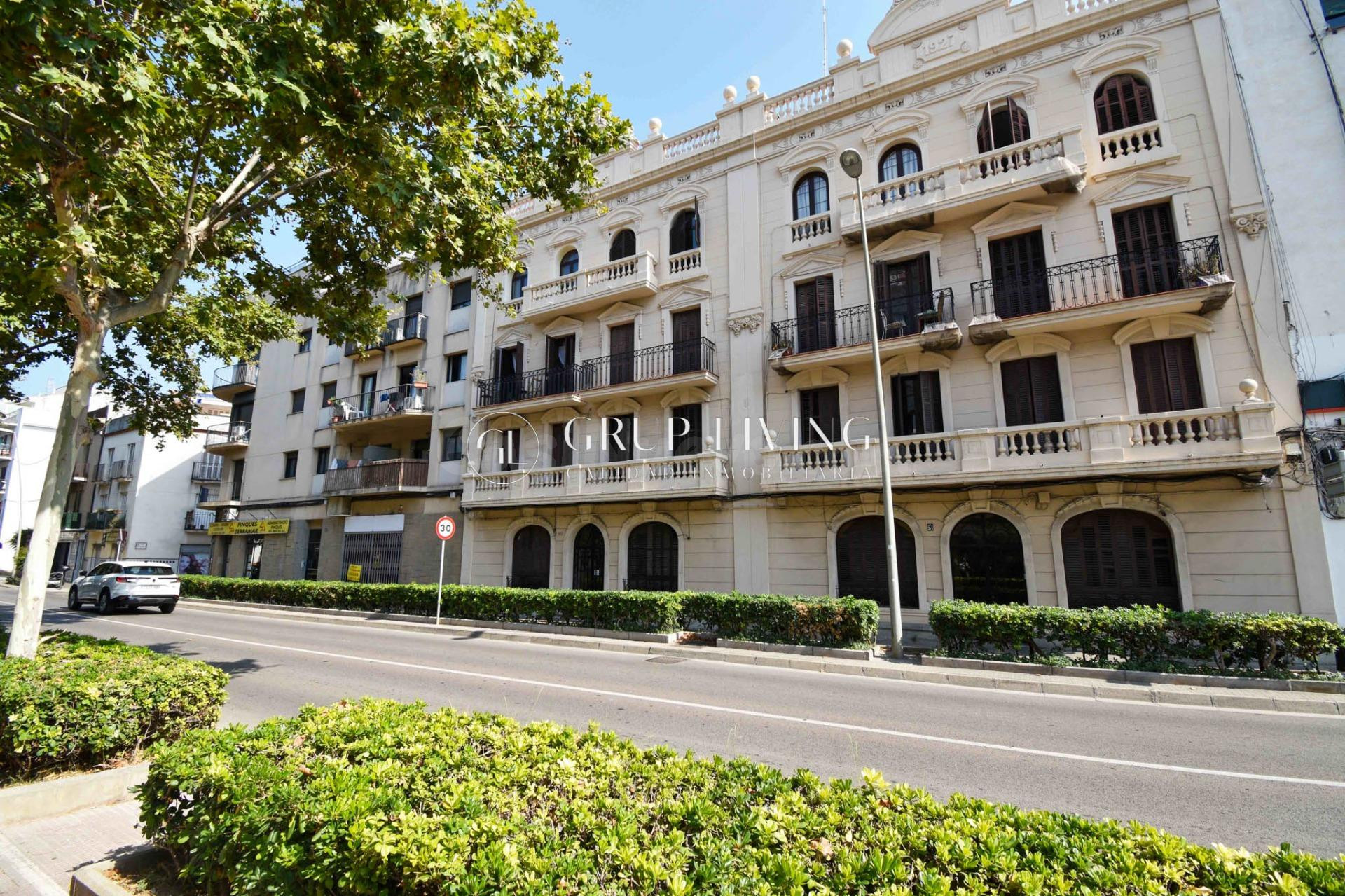 PISO CON ENCANTO Y MUCHA LUZ EN FINCA SEÑORIAL DEL 1927