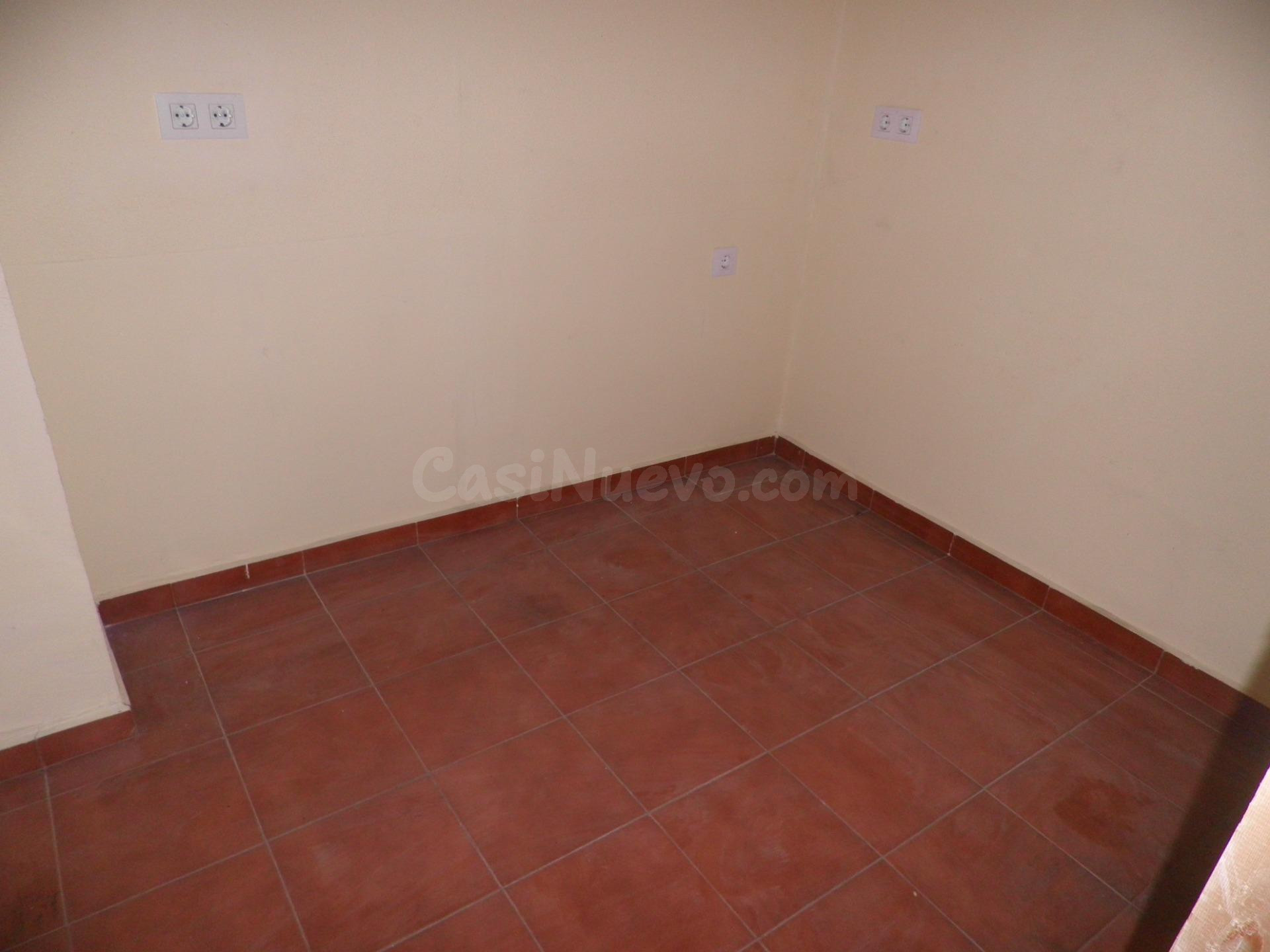 Local comercial 142m² en venta - PASEO SAN GREGORIO - foto 2