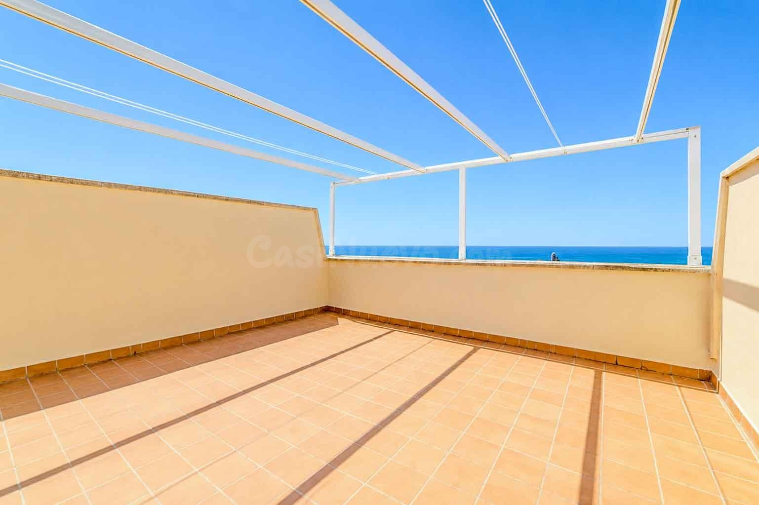 ÁTICO DÚPLEX CON TERRAZA PANORÁMICA Y VISTAS INFINITAS AL ME - foto 2