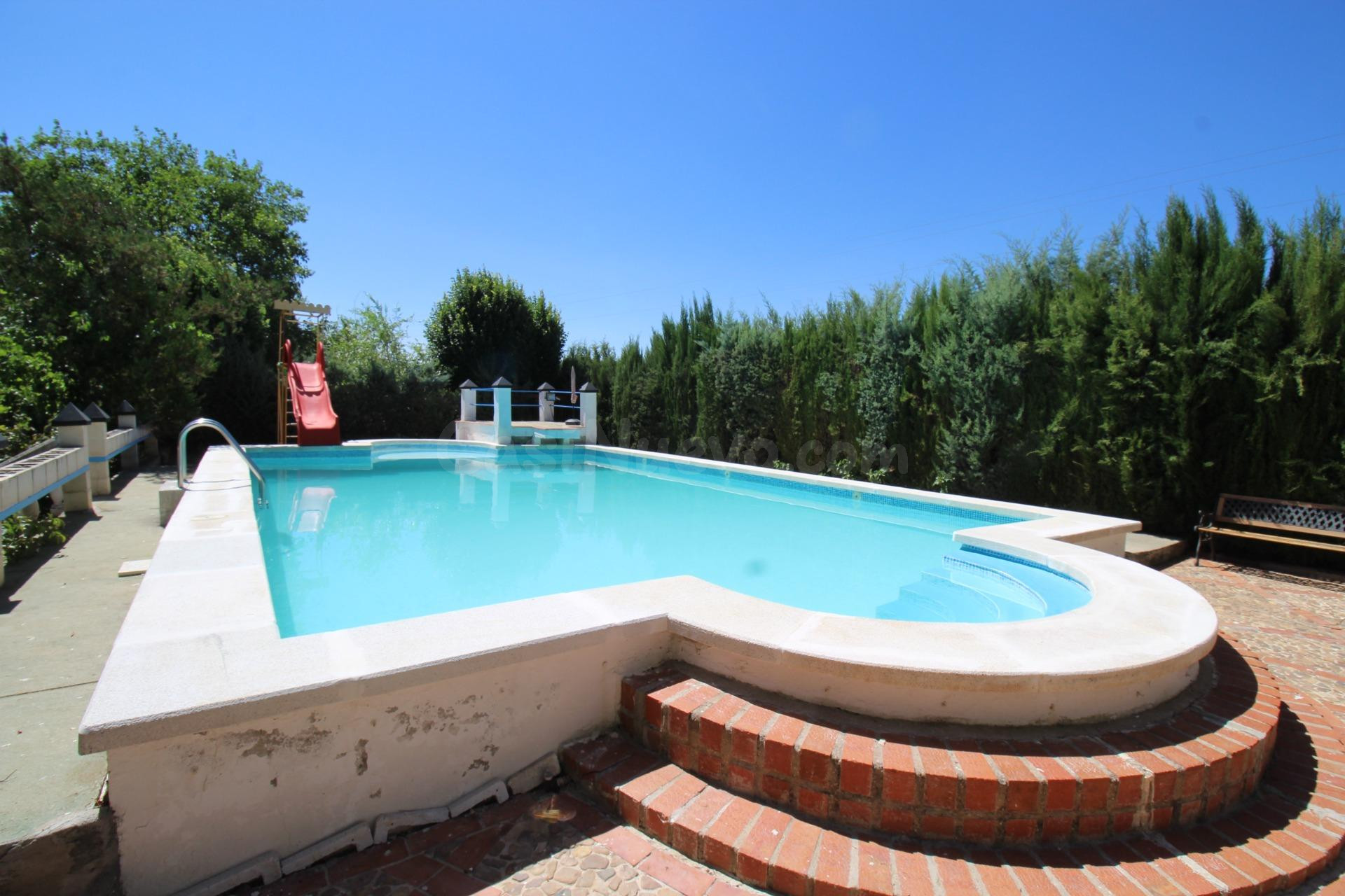 Bonito Chalet en Venta con piscina propia en Almodovar del C - foto 2