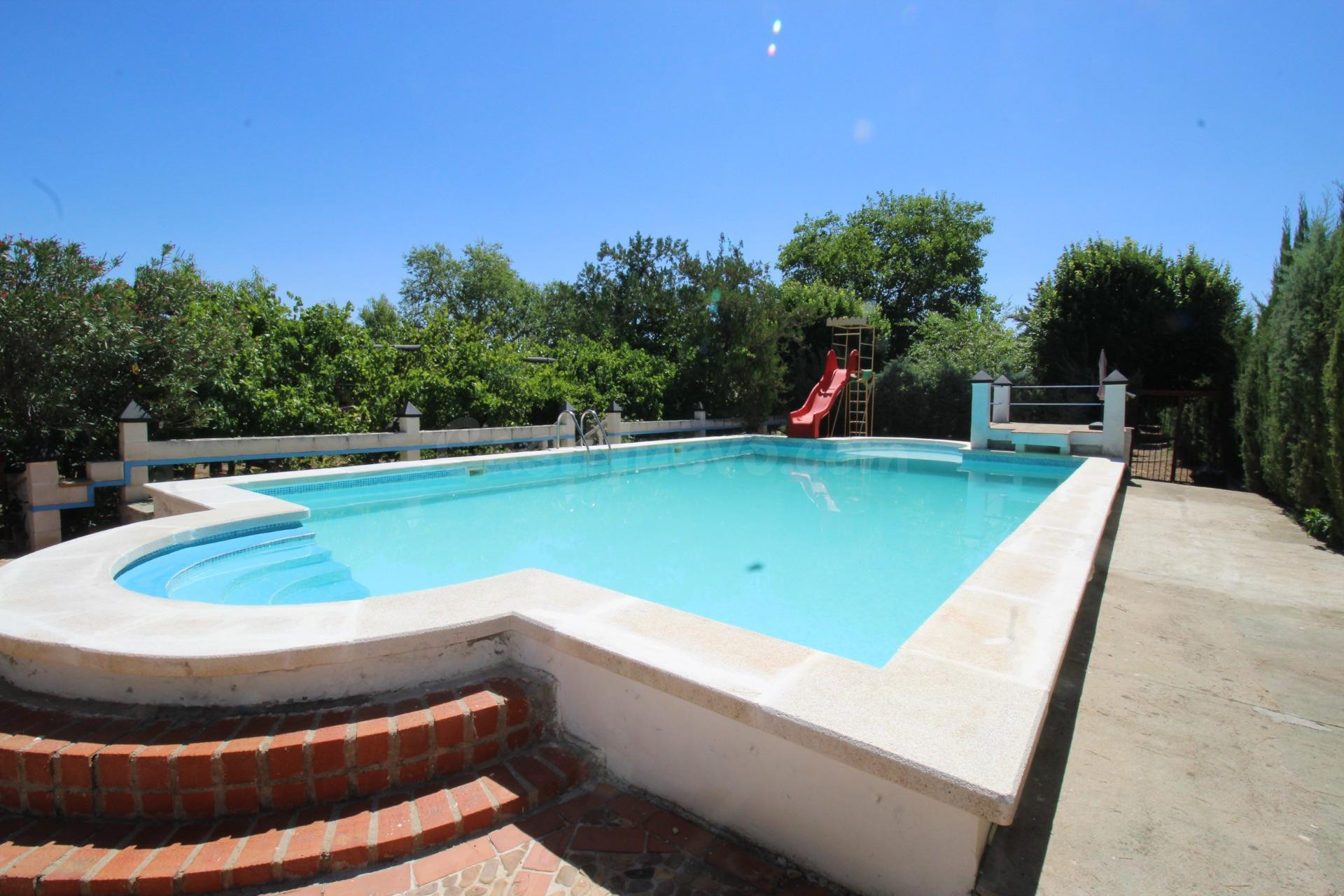 Bonito Chalet en Venta con piscina propia en Almodovar del C - foto 3