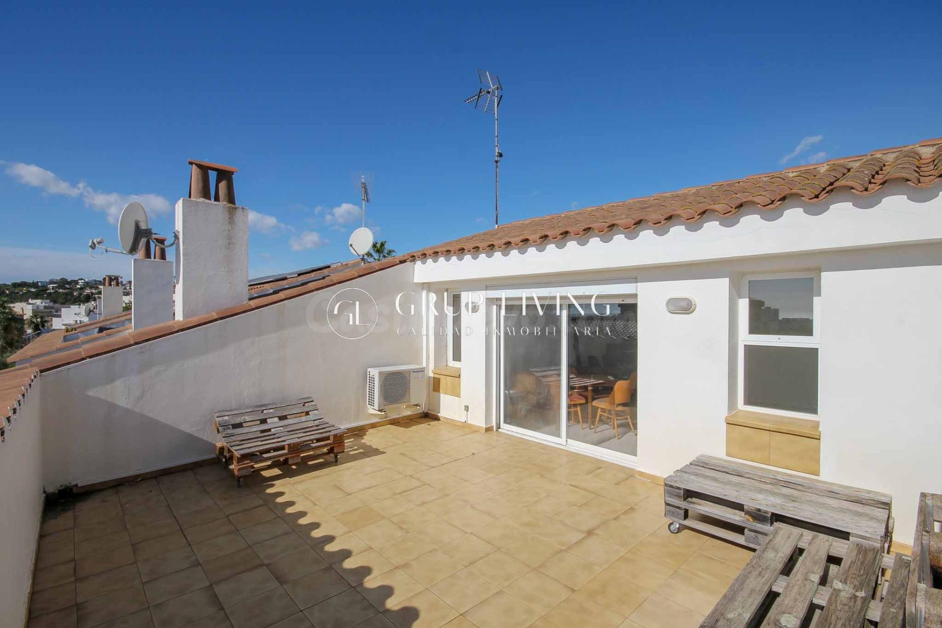 VIVIENDA CON VISTAS ABIERTAS Y AMPLIOS ESPACIOS EN UNA DE LA - foto 2