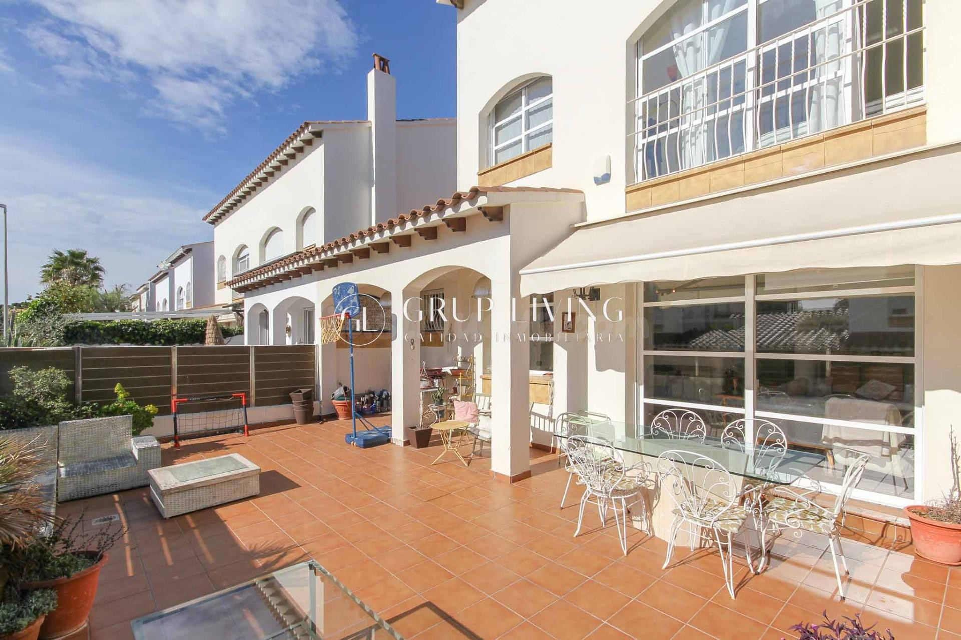 VIVIENDA CON VISTAS ABIERTAS Y AMPLIOS ESPACIOS EN UNA DE LA - foto 4
