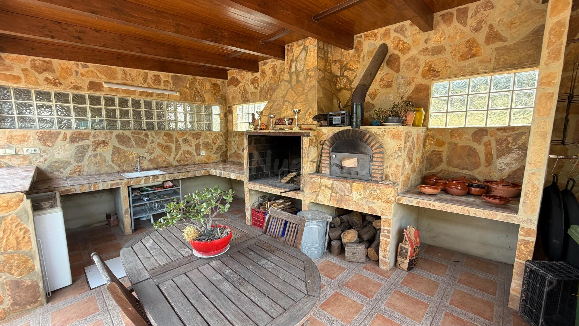 Chalet independiente en Picassent con gran parcela, piscina  - foto 3