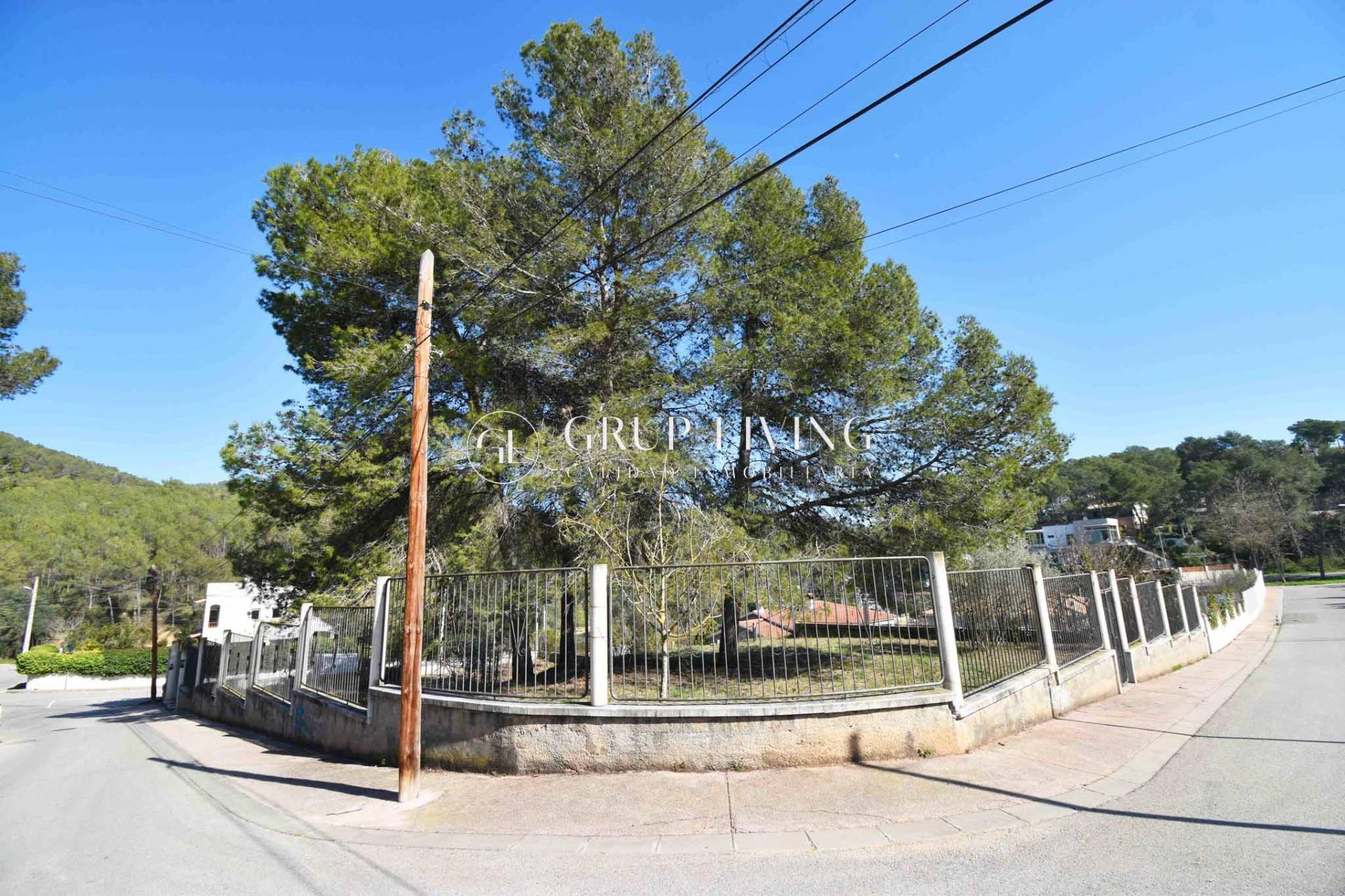 TERRENO PLANO A TRES CALLES EN MAS MESTRE - foto 3