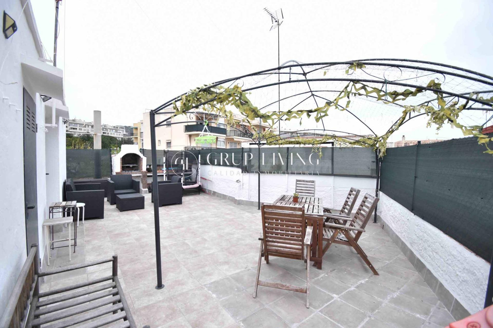 VIVIENDA ESQUINERA REFORMADA CON TERRAZA PRIVADA DE 50m2 Y V - foto 2