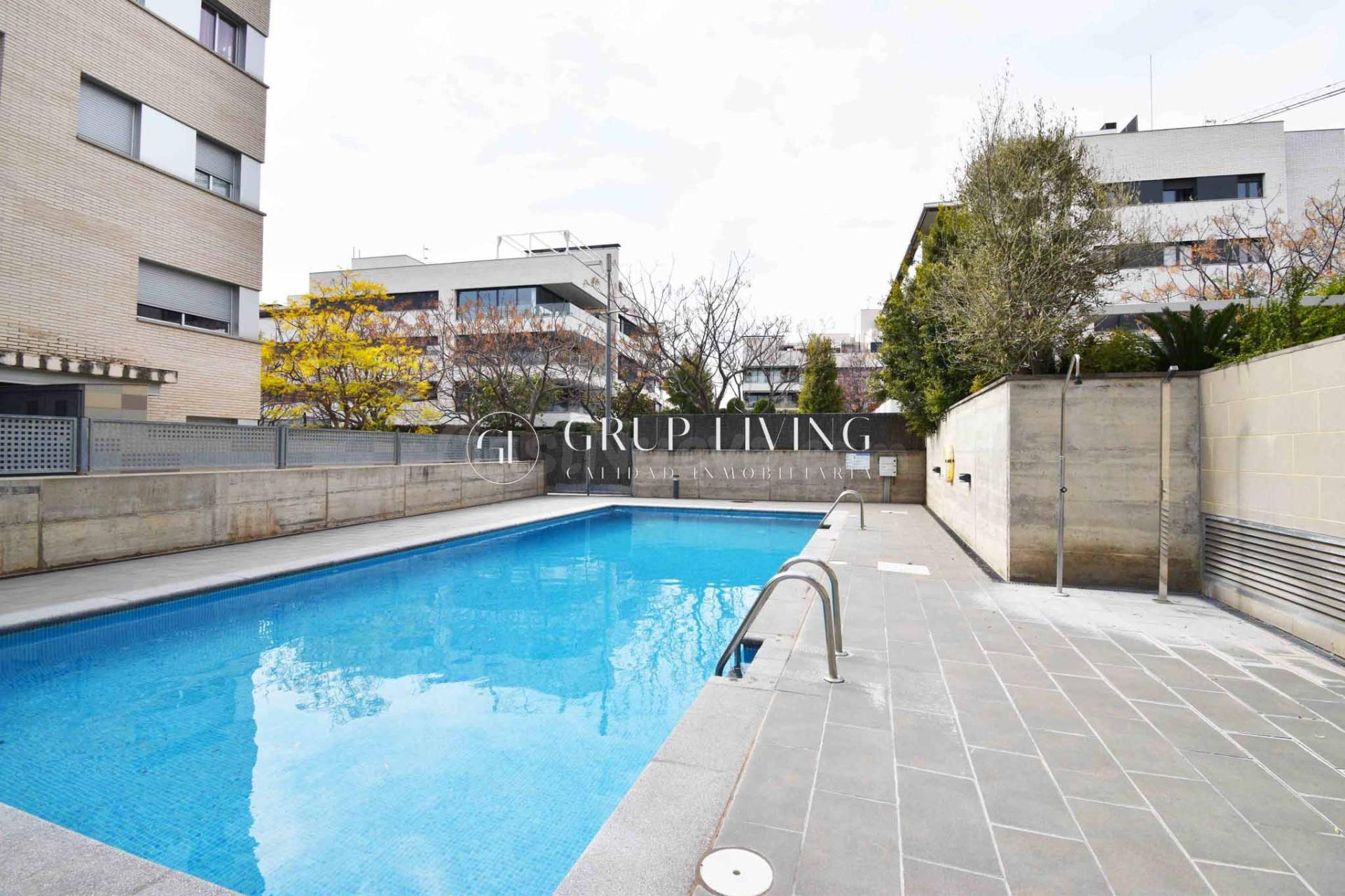 PLANTA BAJA CON GRAN JARDÍN EN LA PLANA - foto 2