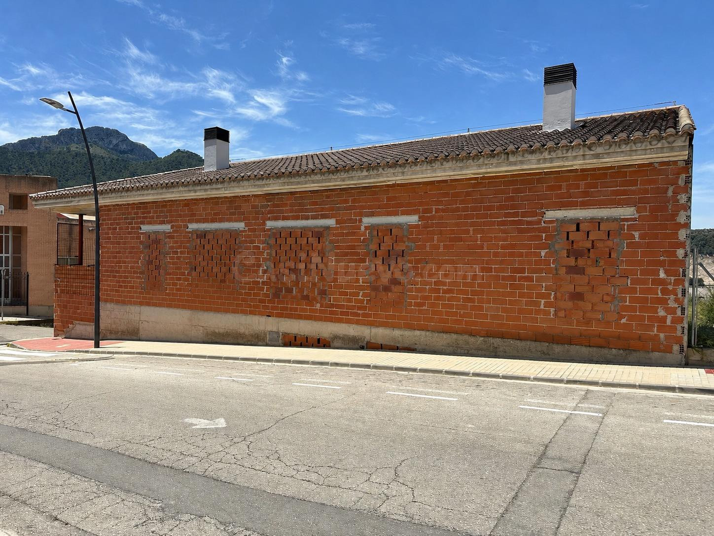 Chalet de 558 m2 con Gran Garaje, Parcela y Vistas a la Mont
