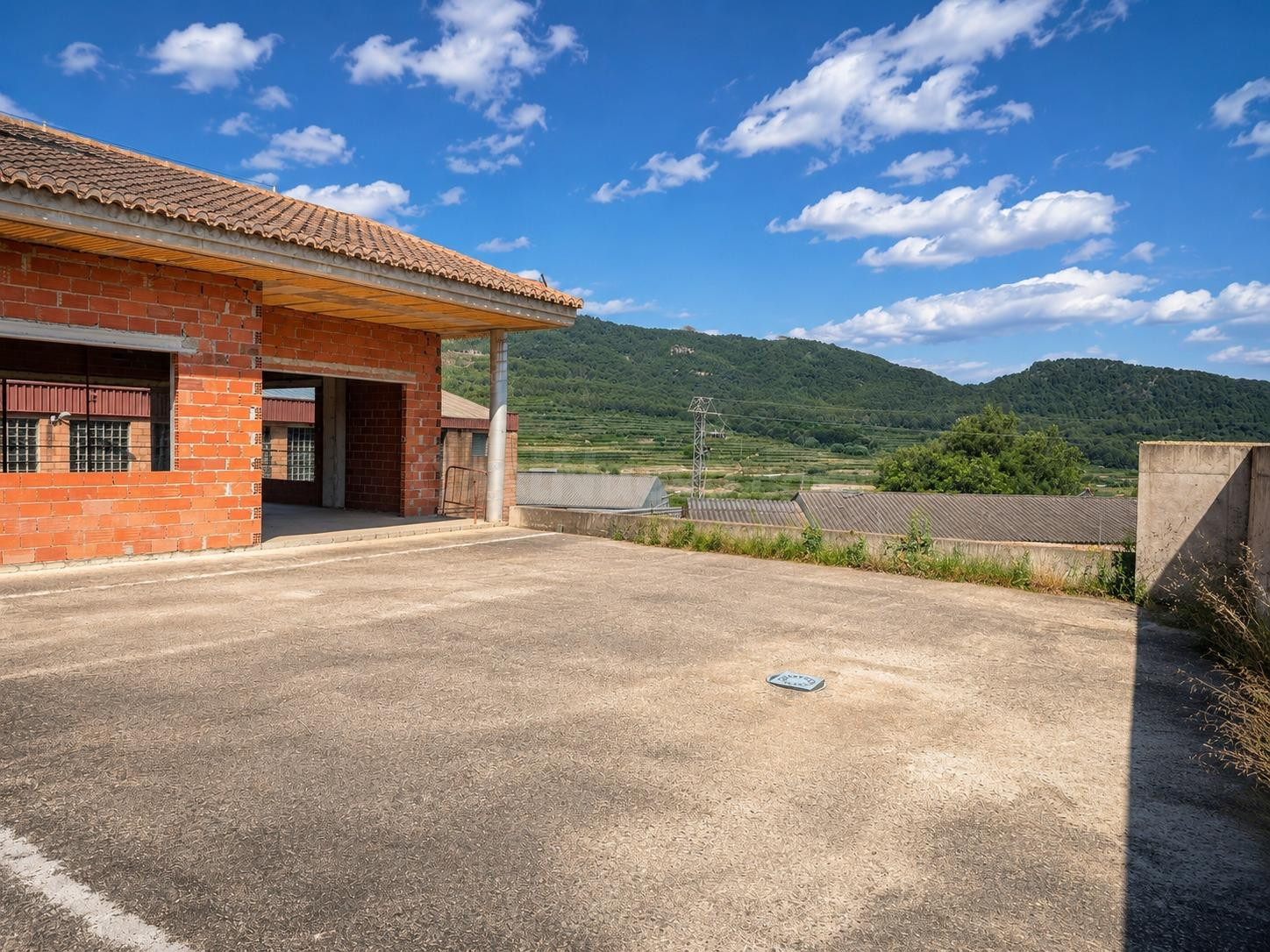Chalet de 558 m2 con Gran Garaje, Parcela y Vistas a la Mont - foto 2