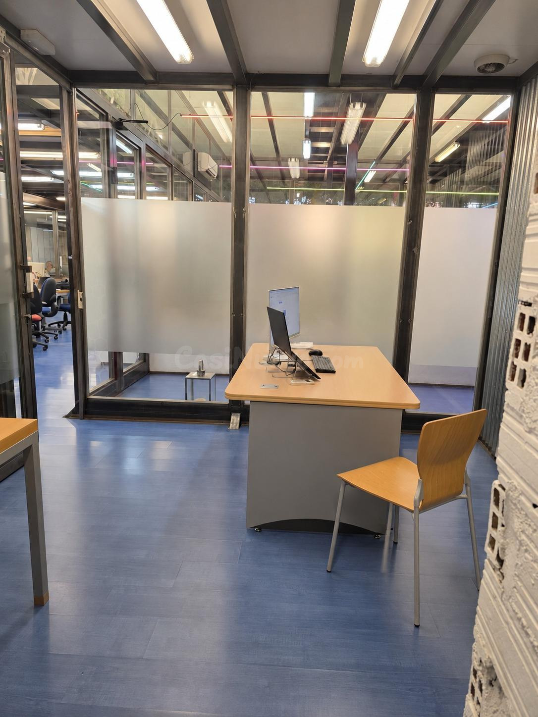 Se alquila despacho privado en centro de negocios especializ - foto 2