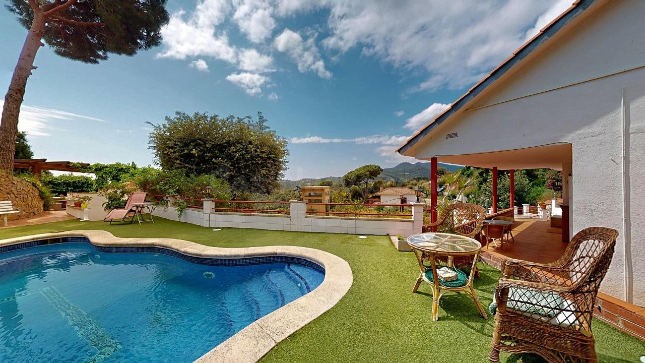 Casa 4 habitaciones 212m² en venta - Urb. la creueta - foto 3