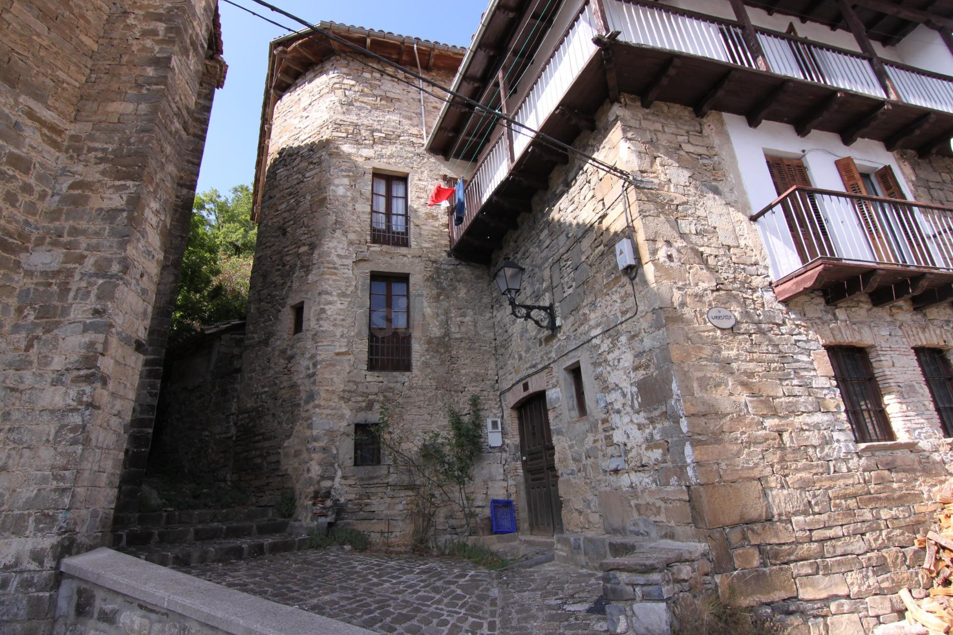 Venta de casona de pueblo en Urzainqui, Navarra - foto 3