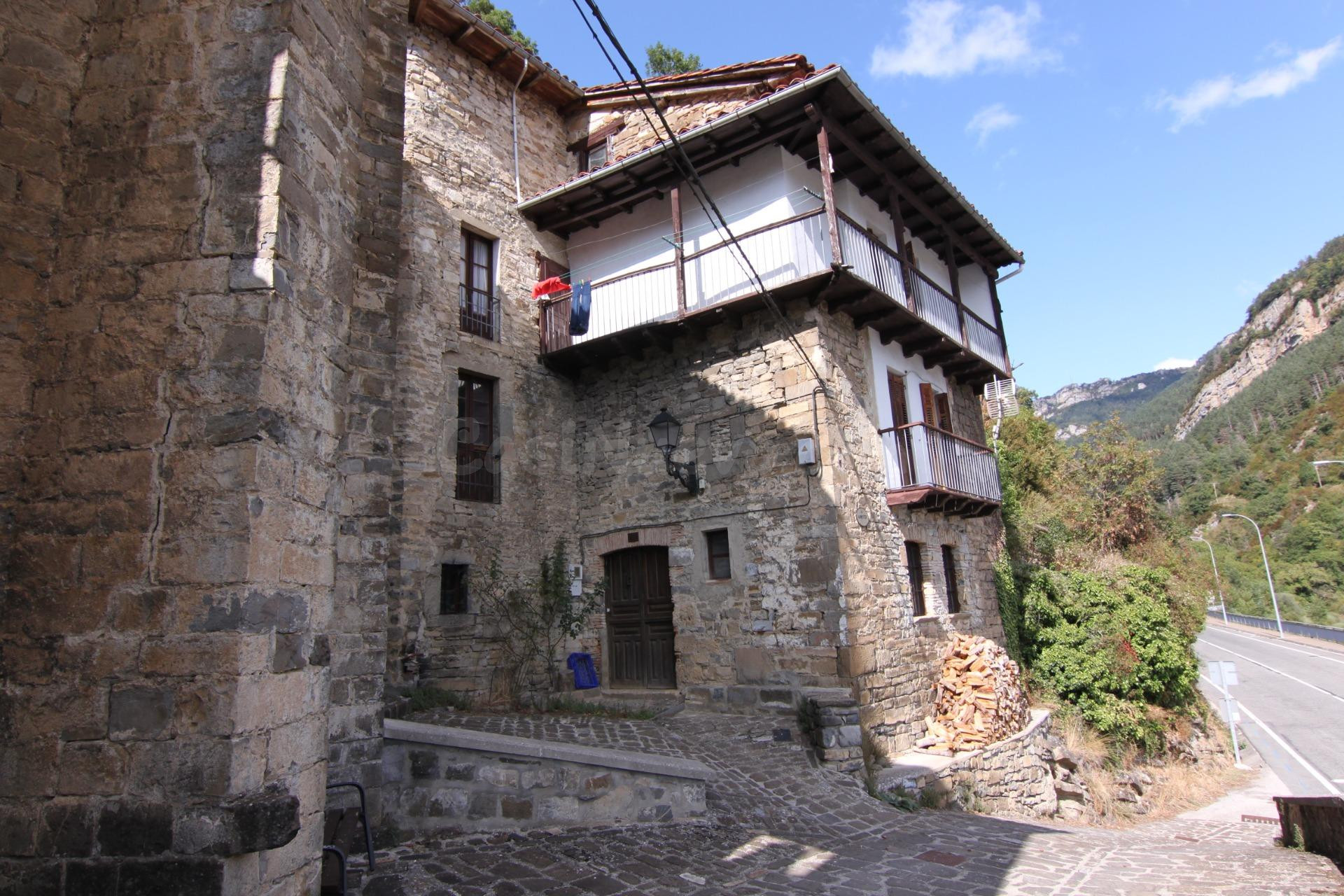 Venta de casona de pueblo en Urzainqui, Navarra - foto 4