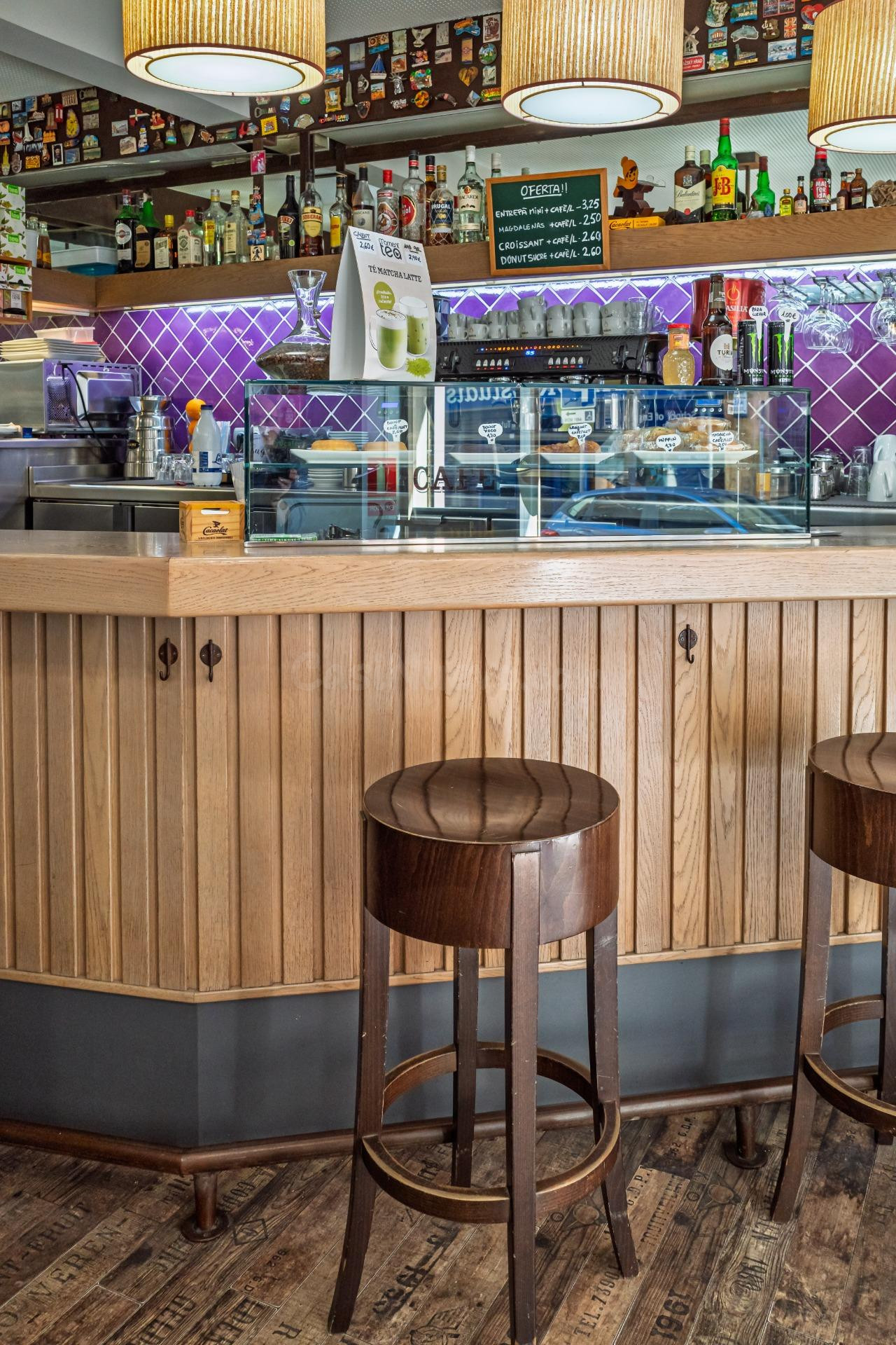 BAR-CAFETERÍA EN TRASPASO | LICENCIA C2 | CENTRO DE BADALONA - foto 2
