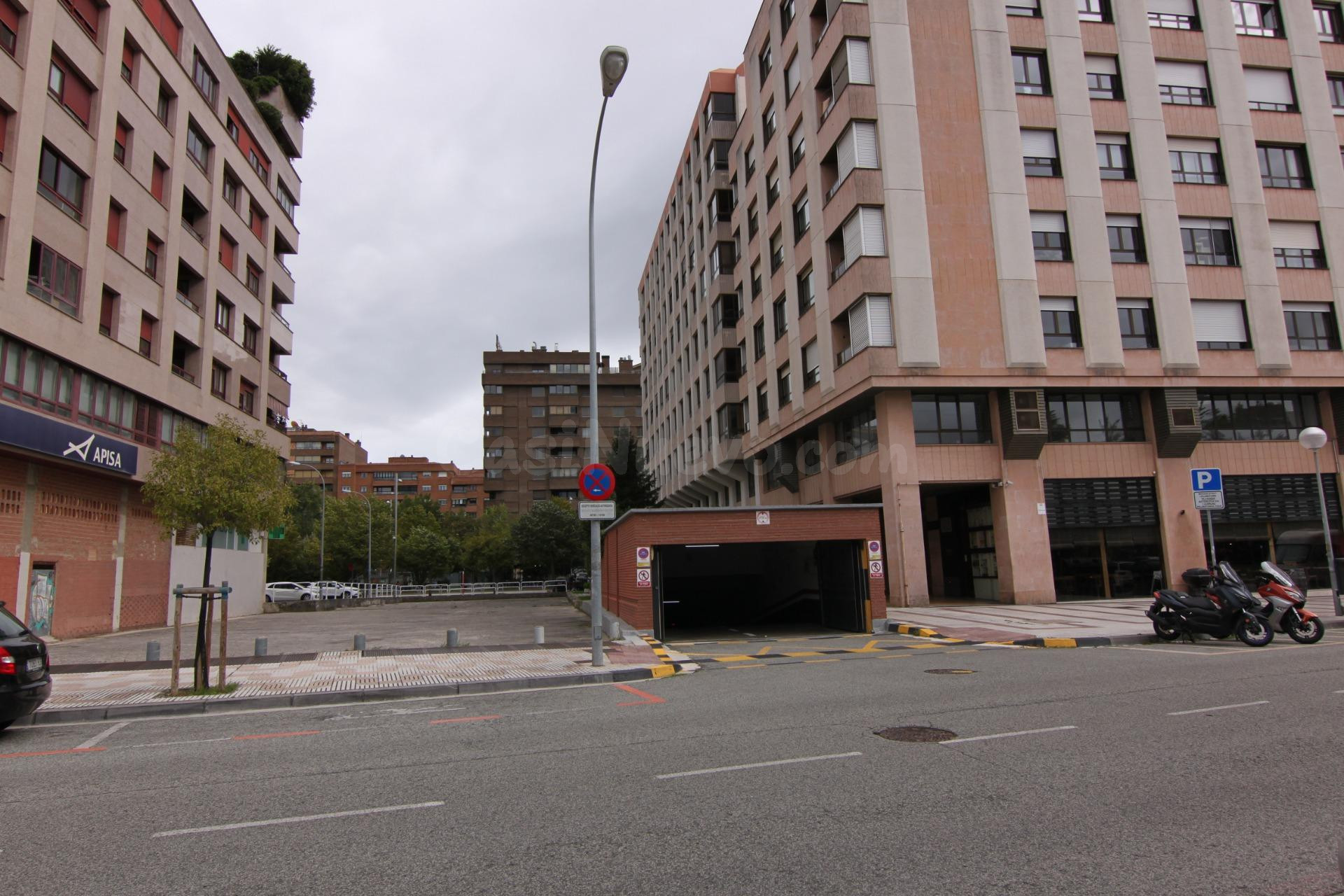 EKISER vende plaza de garaje pequeña en Av. de Pío XII, 30 d