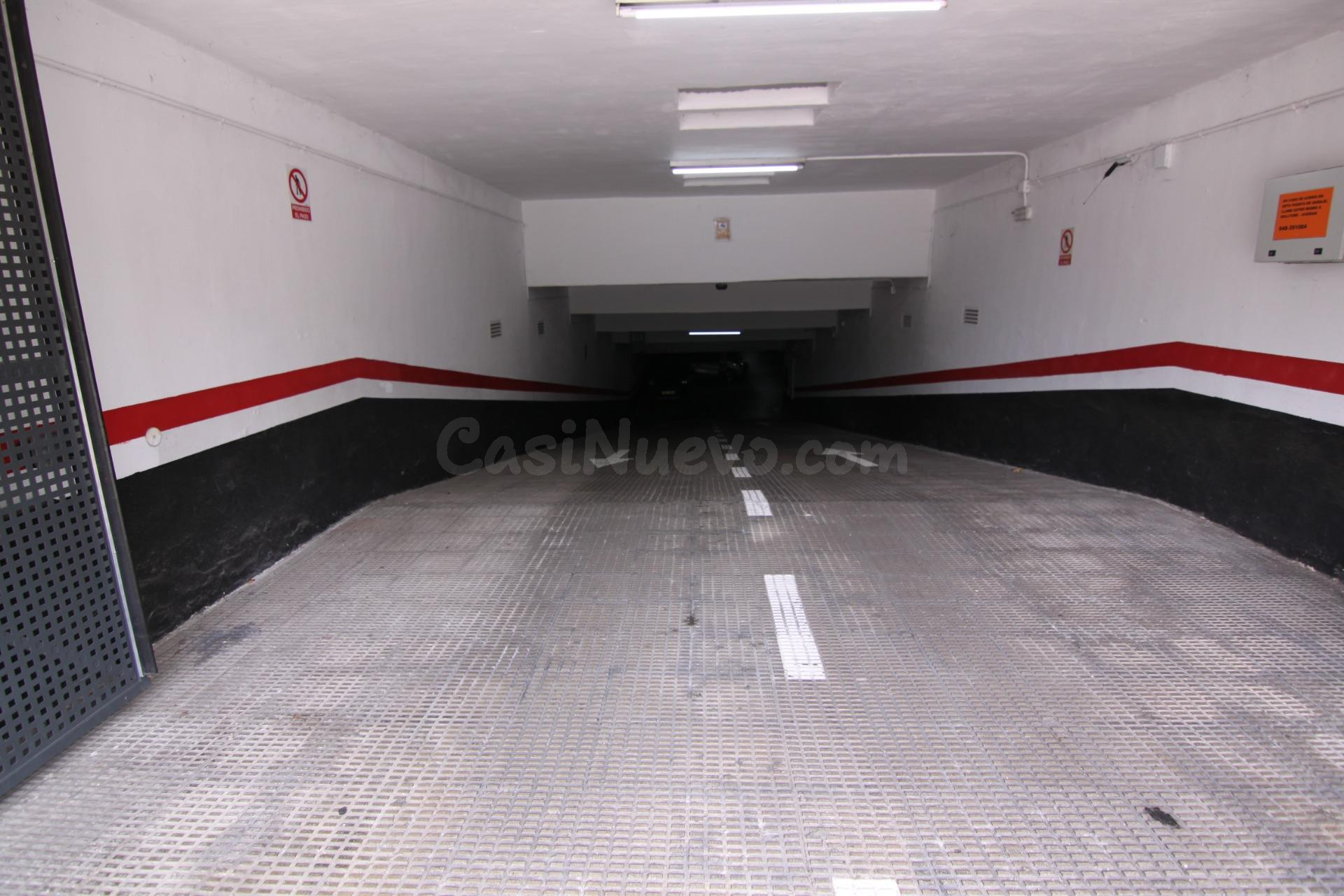 EKISER vende plaza de garaje pequeña en Av. de Pío XII, 30 d - foto 2