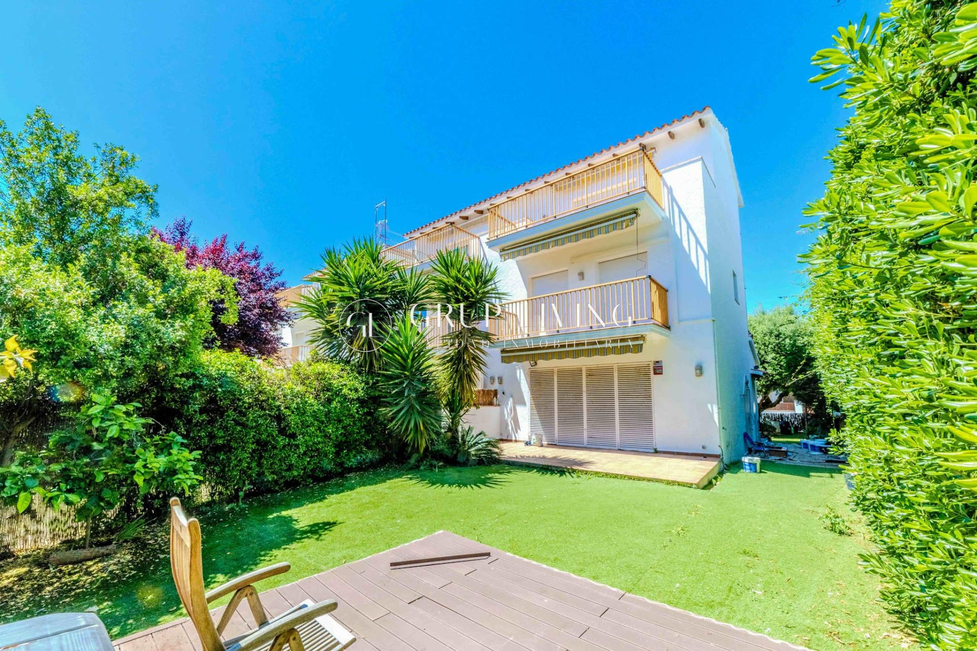 EXCLUSIVA CASA PAREADA EN EL VINYET A POCOS PASOS DEL MAR