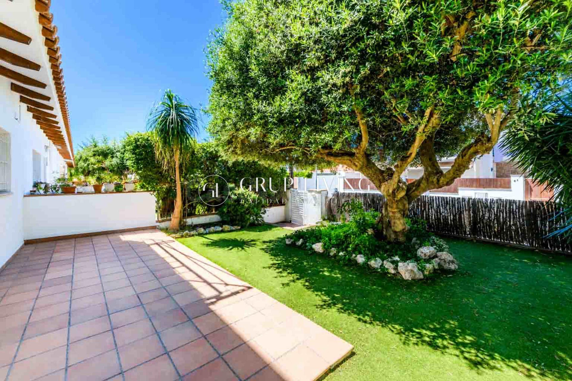 EXCLUSIVA CASA PAREADA EN EL VINYET A POCOS PASOS DEL MAR - foto 2