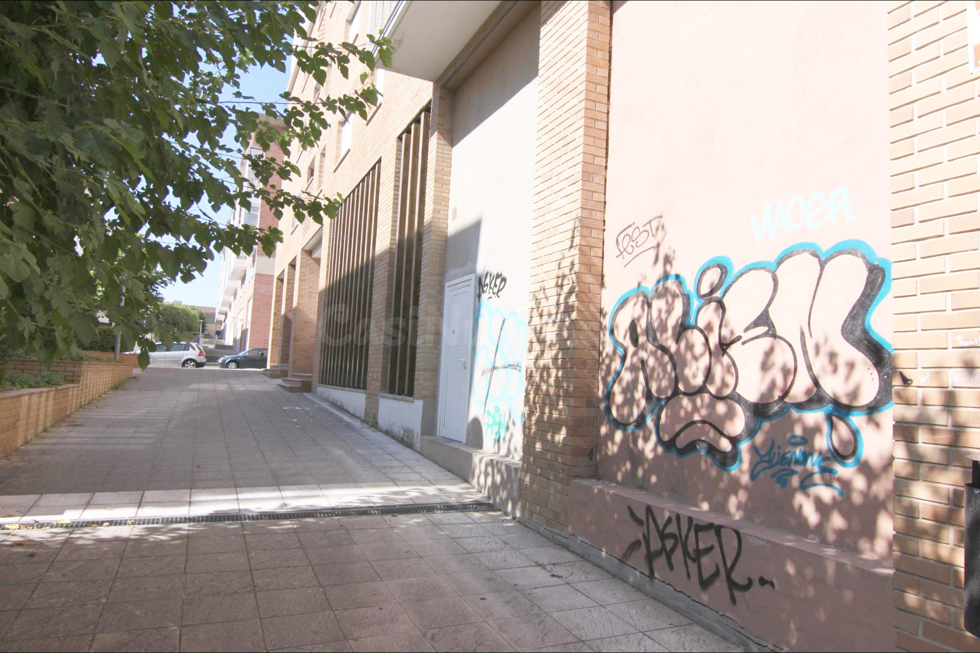 Ekiser vende local en Mendillorri - foto 2