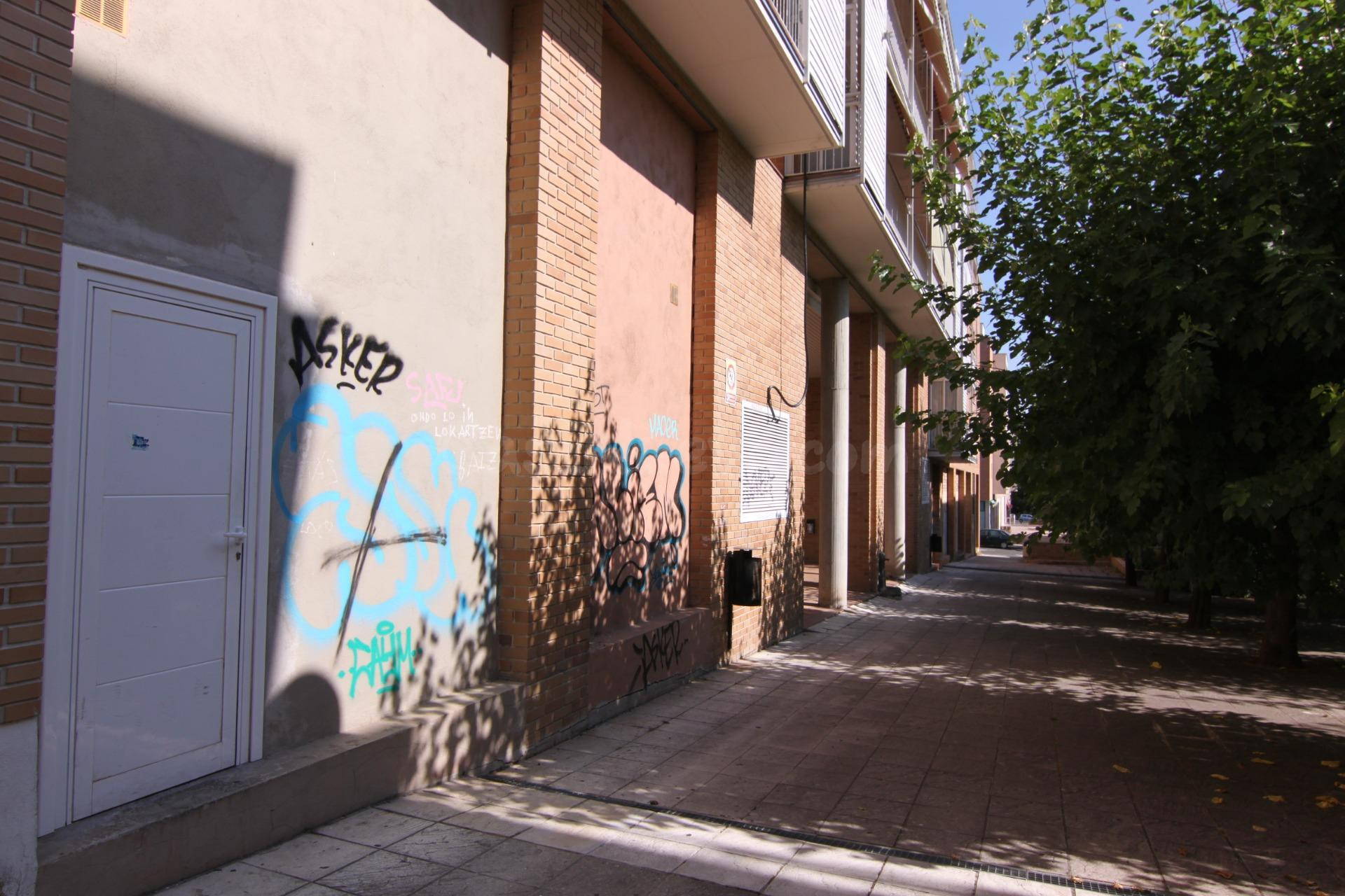 Ekiser vende local en Mendillorri - foto 4