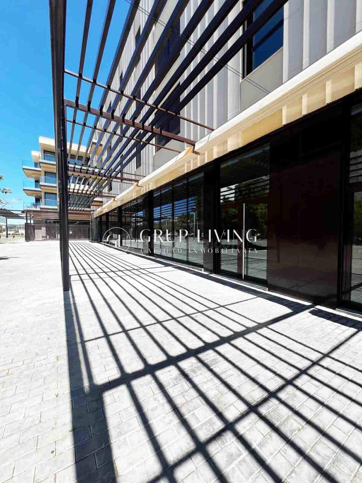 LOCAL COMERCIAL DE OBRA NUEVA JUNTO AL PASEO Y LA PLAYA - foto 2