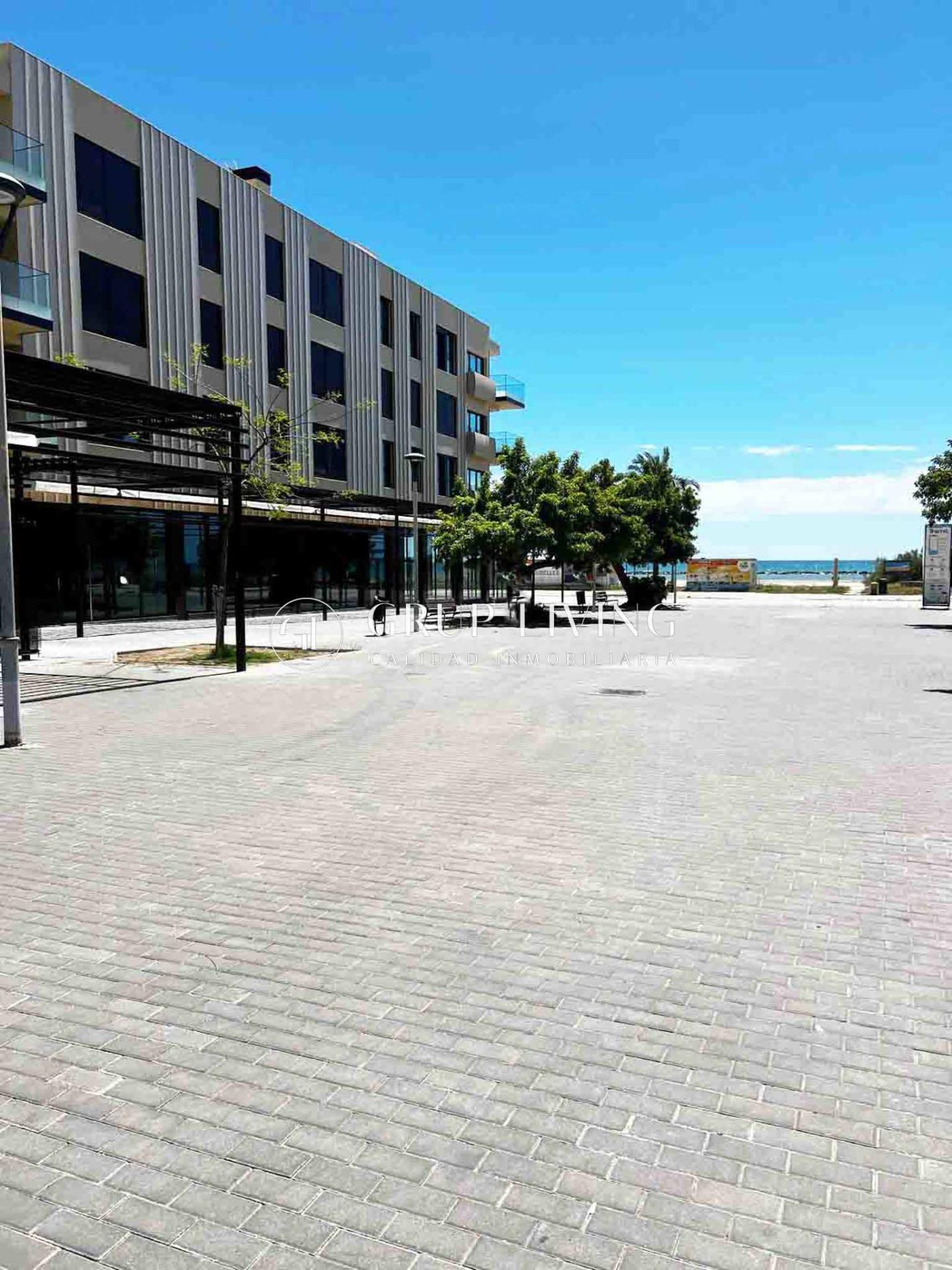 LOCAL COMERCIAL DE OBRA NUEVA JUNTO AL PASEO Y LA PLAYA - foto 3