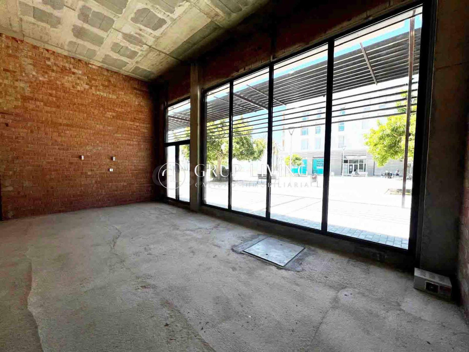 LOCAL COMERCIAL DE OBRA NUEVA JUNTO AL PASEO Y LA PLAYA - foto 4