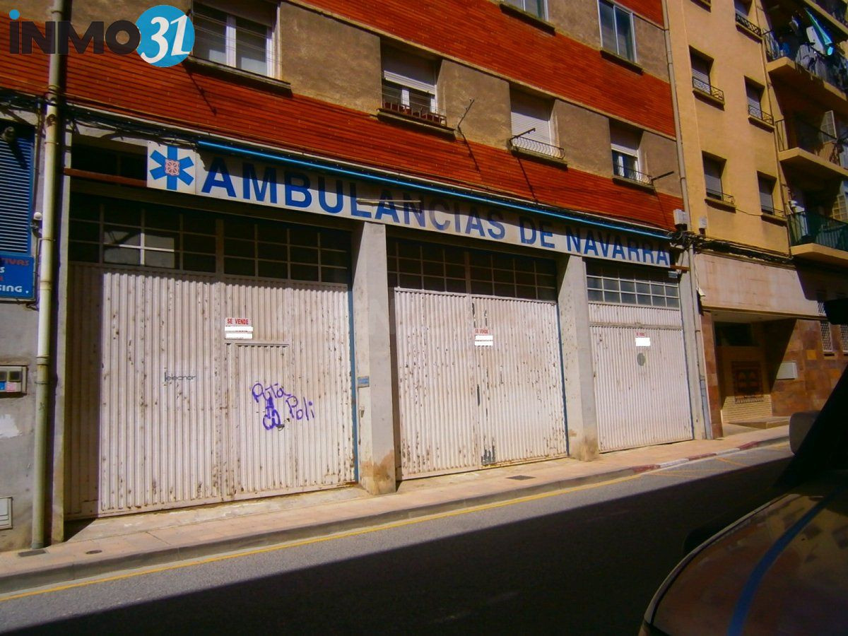 LOCAL EN TAFALLA CON 3 PUERTAS A LA CALLE